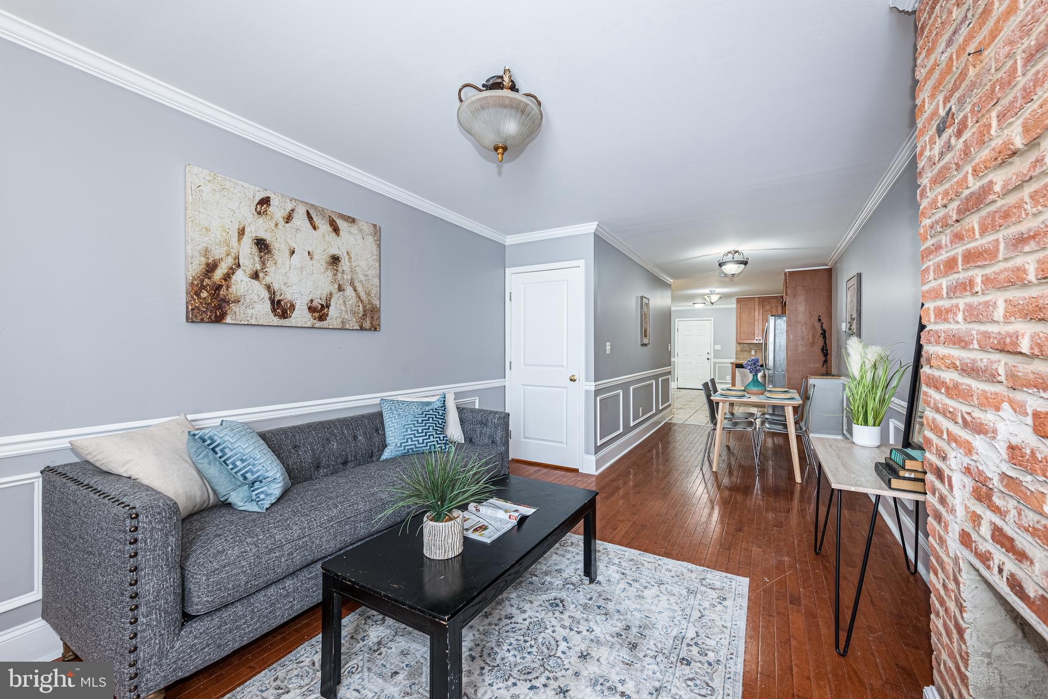 HOLLINS MARKET - Residential