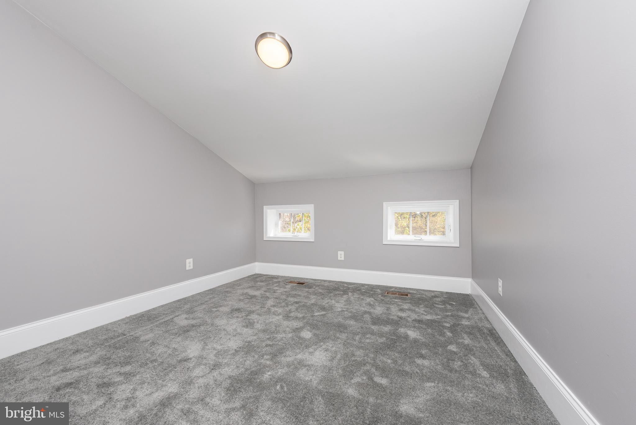 HOLLINS MARKET - Residential