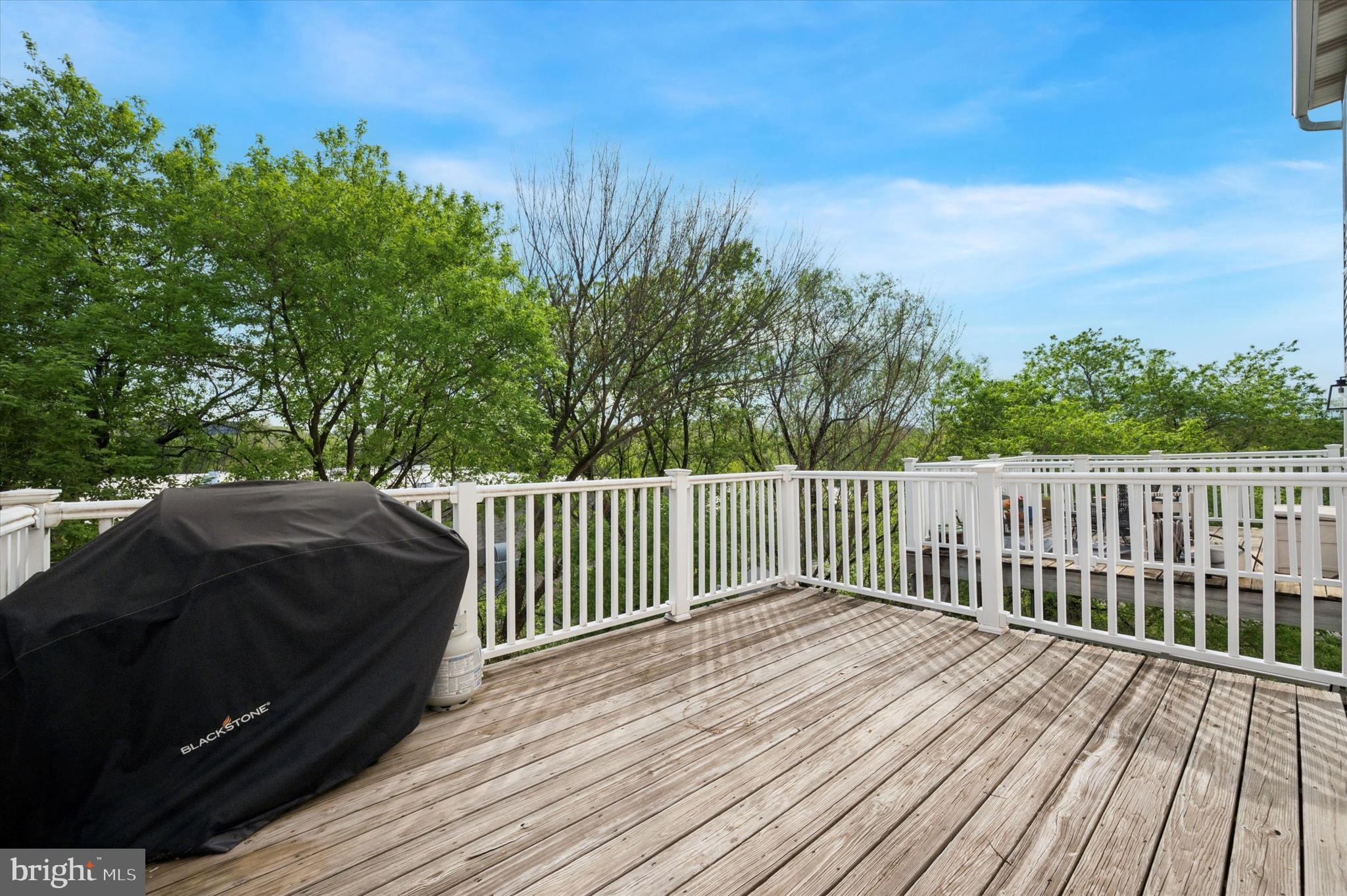 FREEDLEY SQUARE - Residential