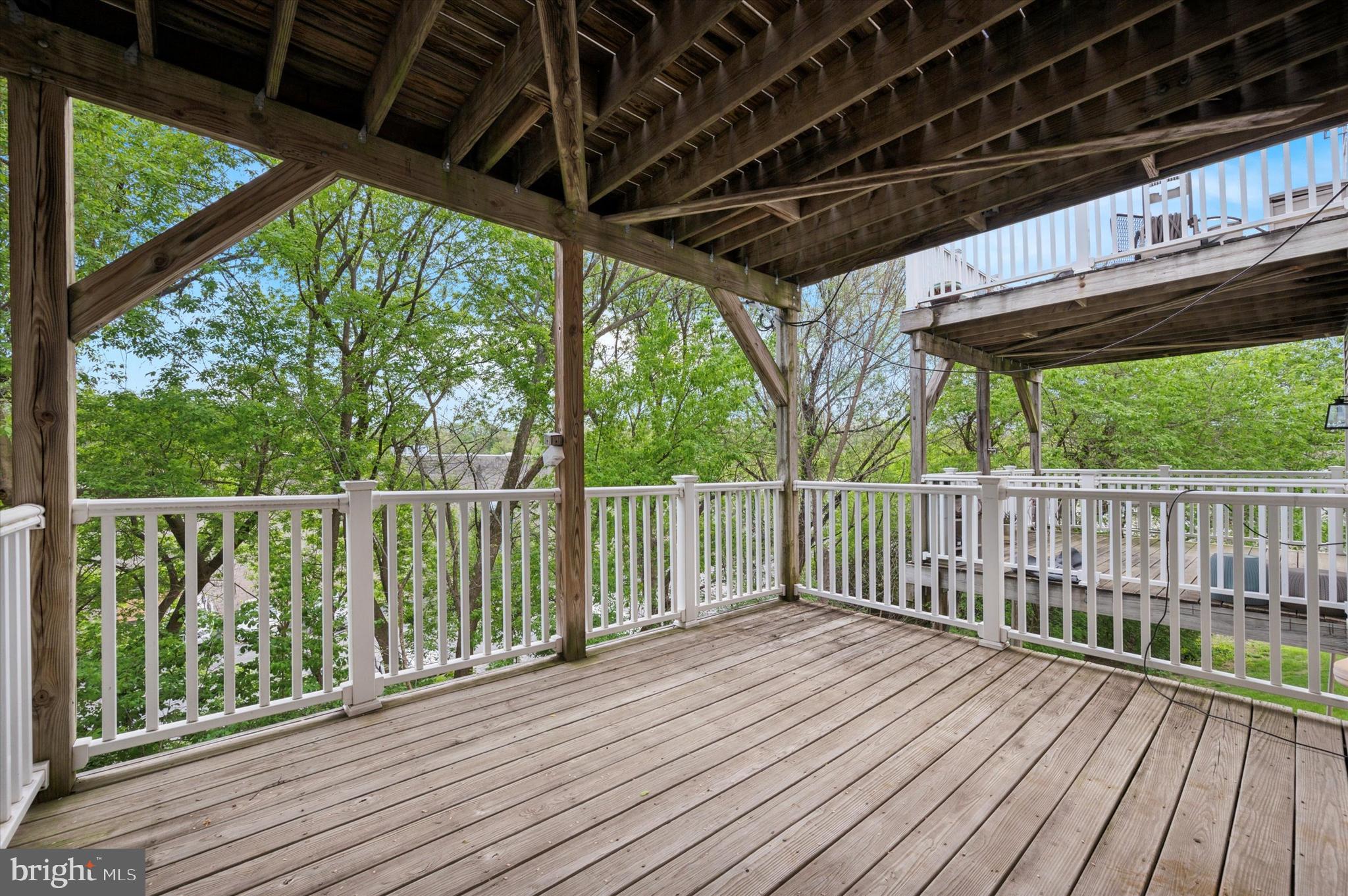 FREEDLEY SQUARE - Residential