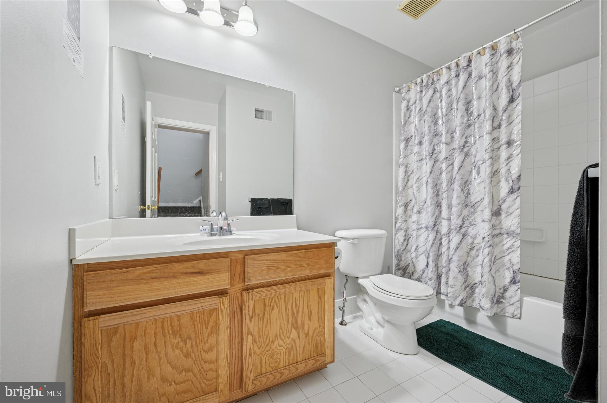 FREEDLEY SQUARE - Residential