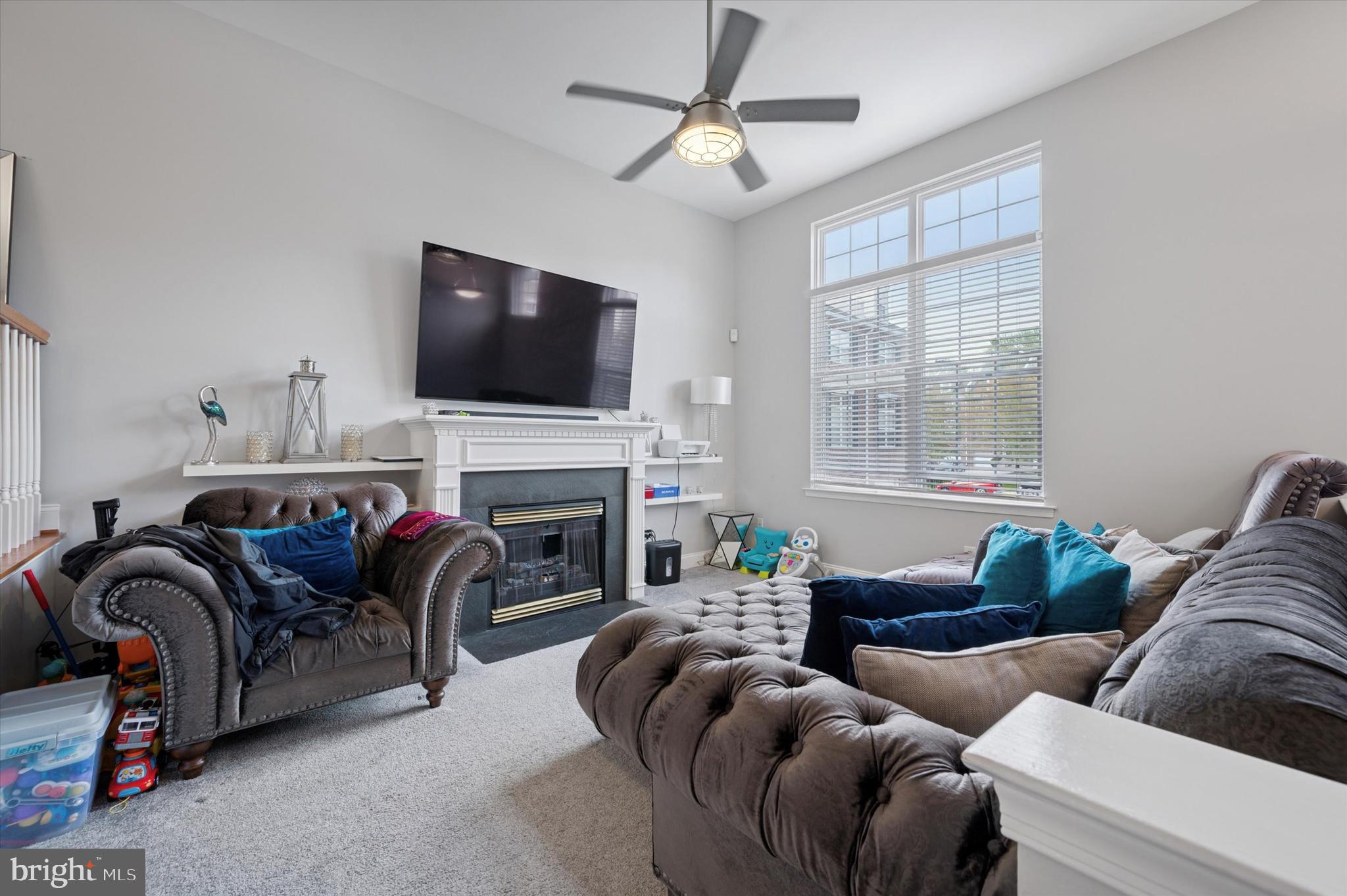 FREEDLEY SQUARE - Residential