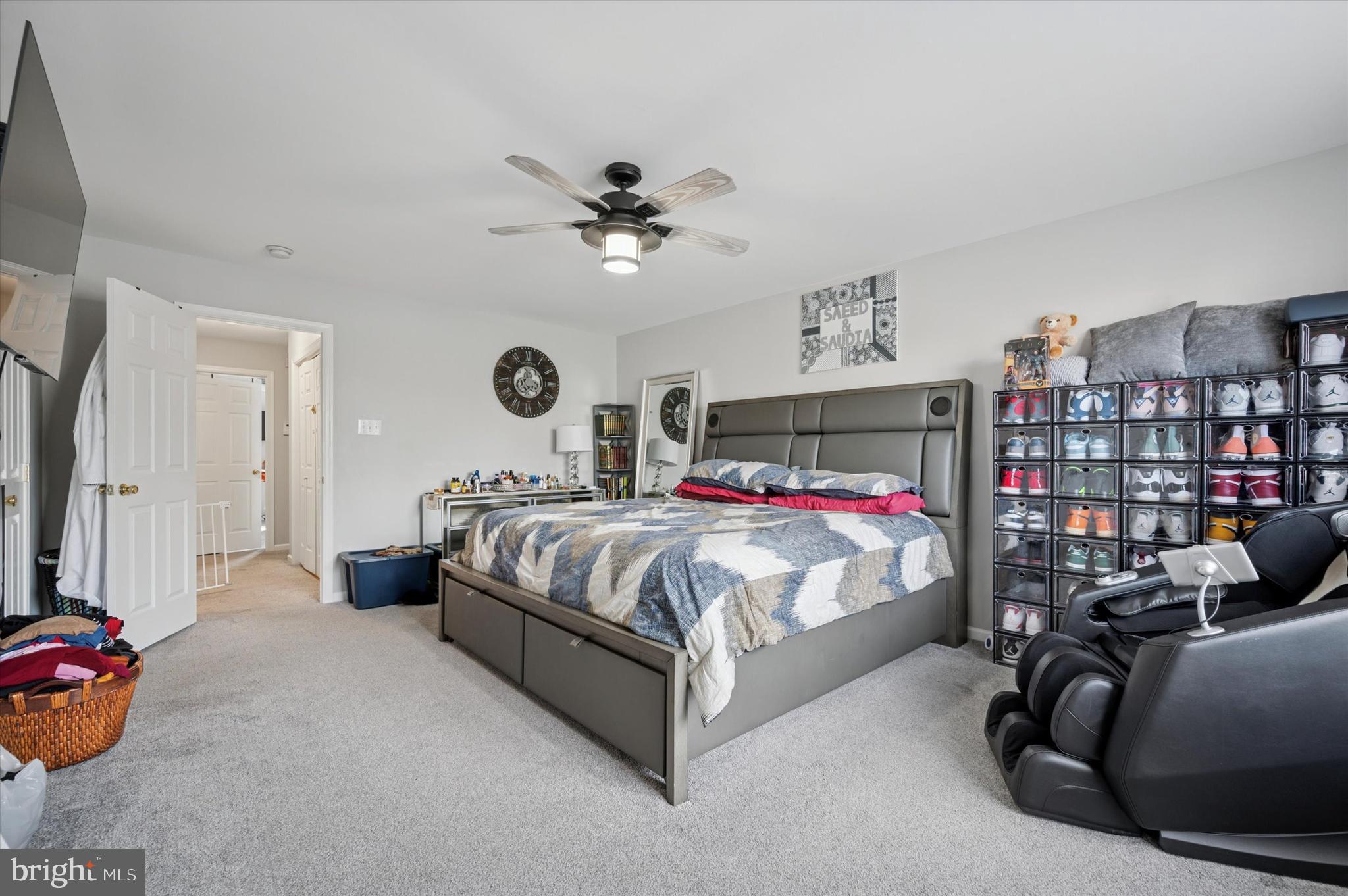 FREEDLEY SQUARE - Residential