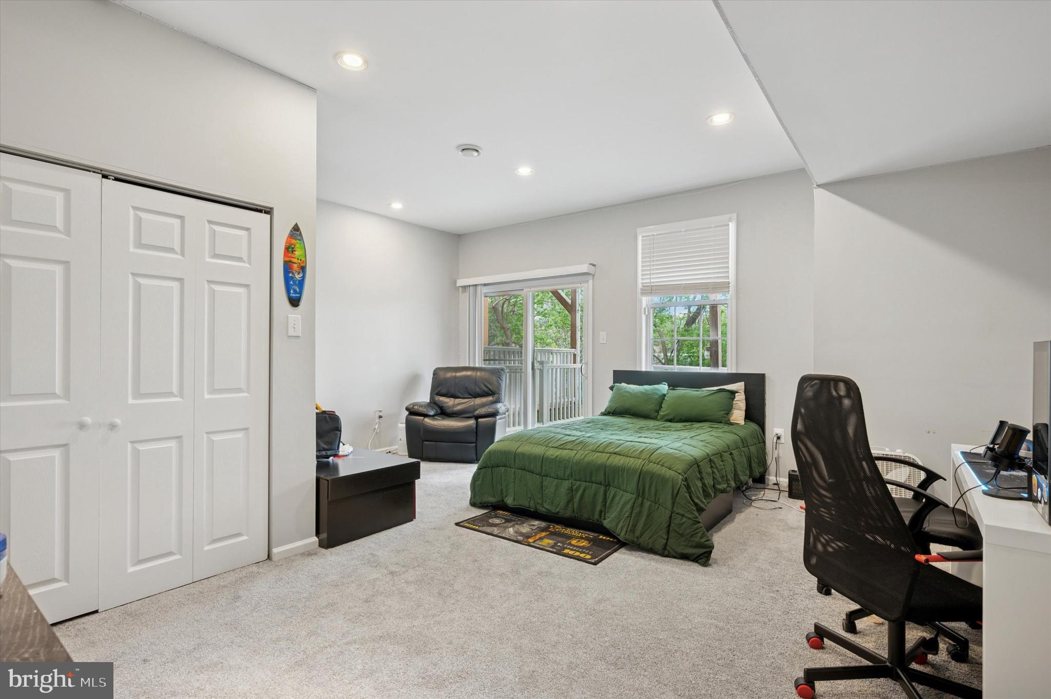 FREEDLEY SQUARE - Residential