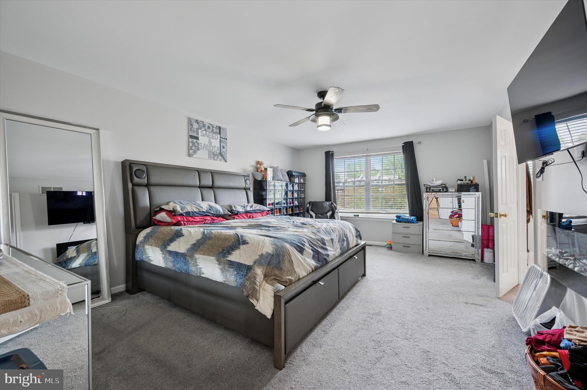 FREEDLEY SQUARE - Residential