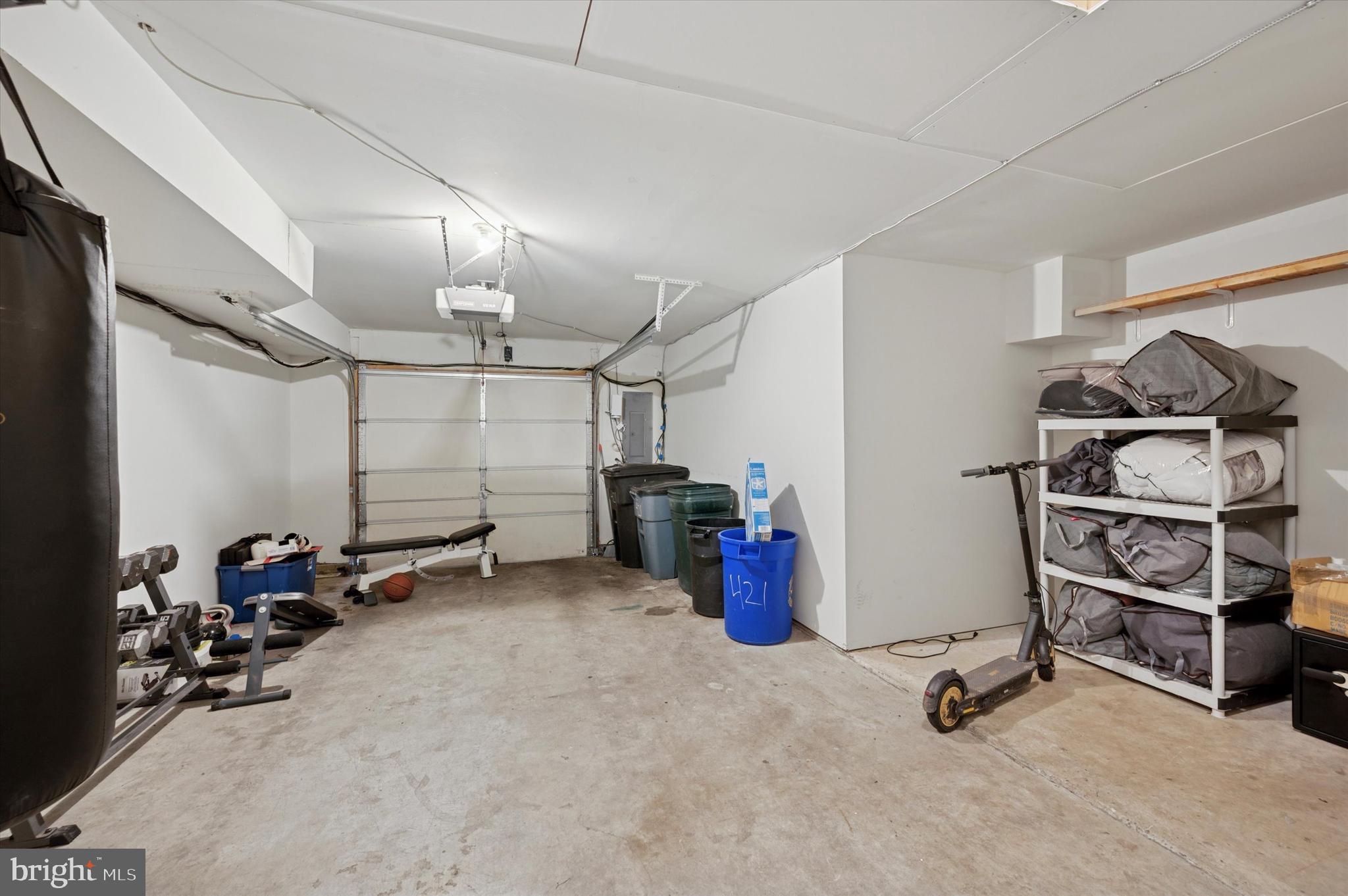 FREEDLEY SQUARE - Residential