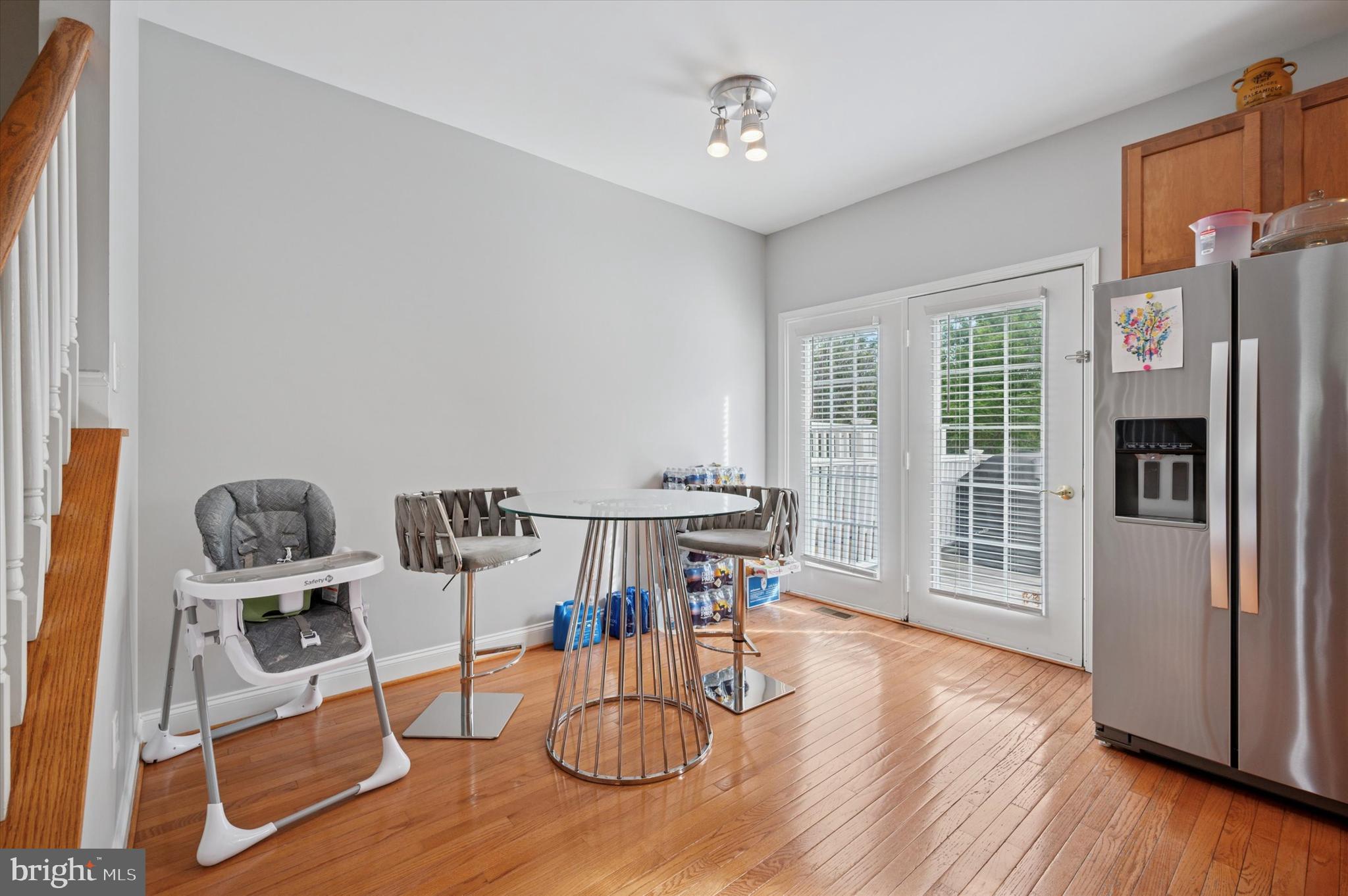 FREEDLEY SQUARE - Residential