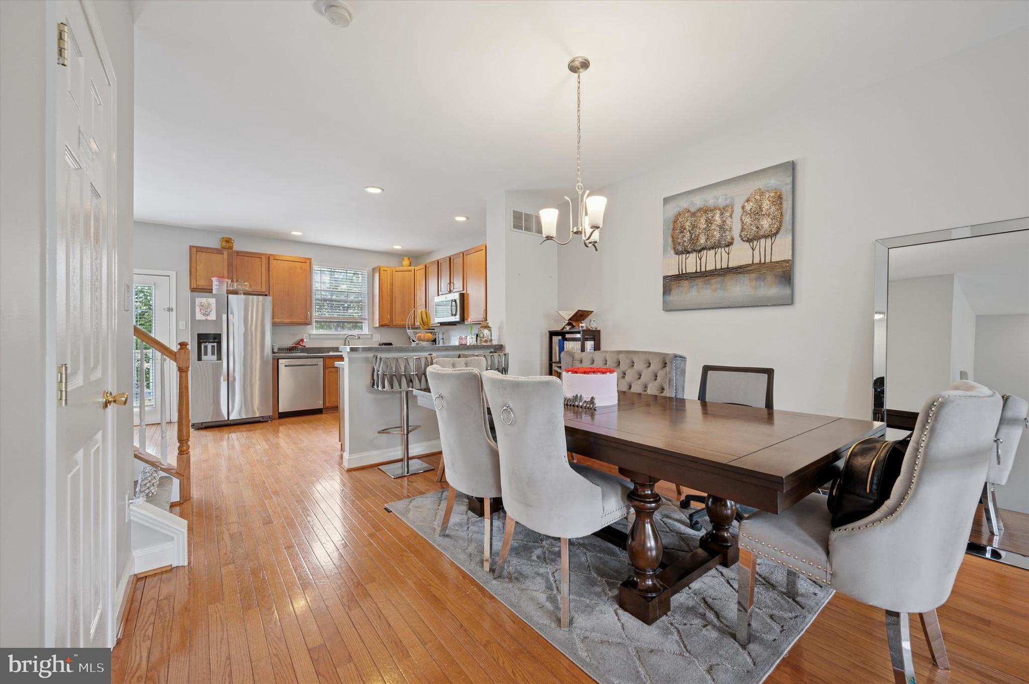 FREEDLEY SQUARE - Residential