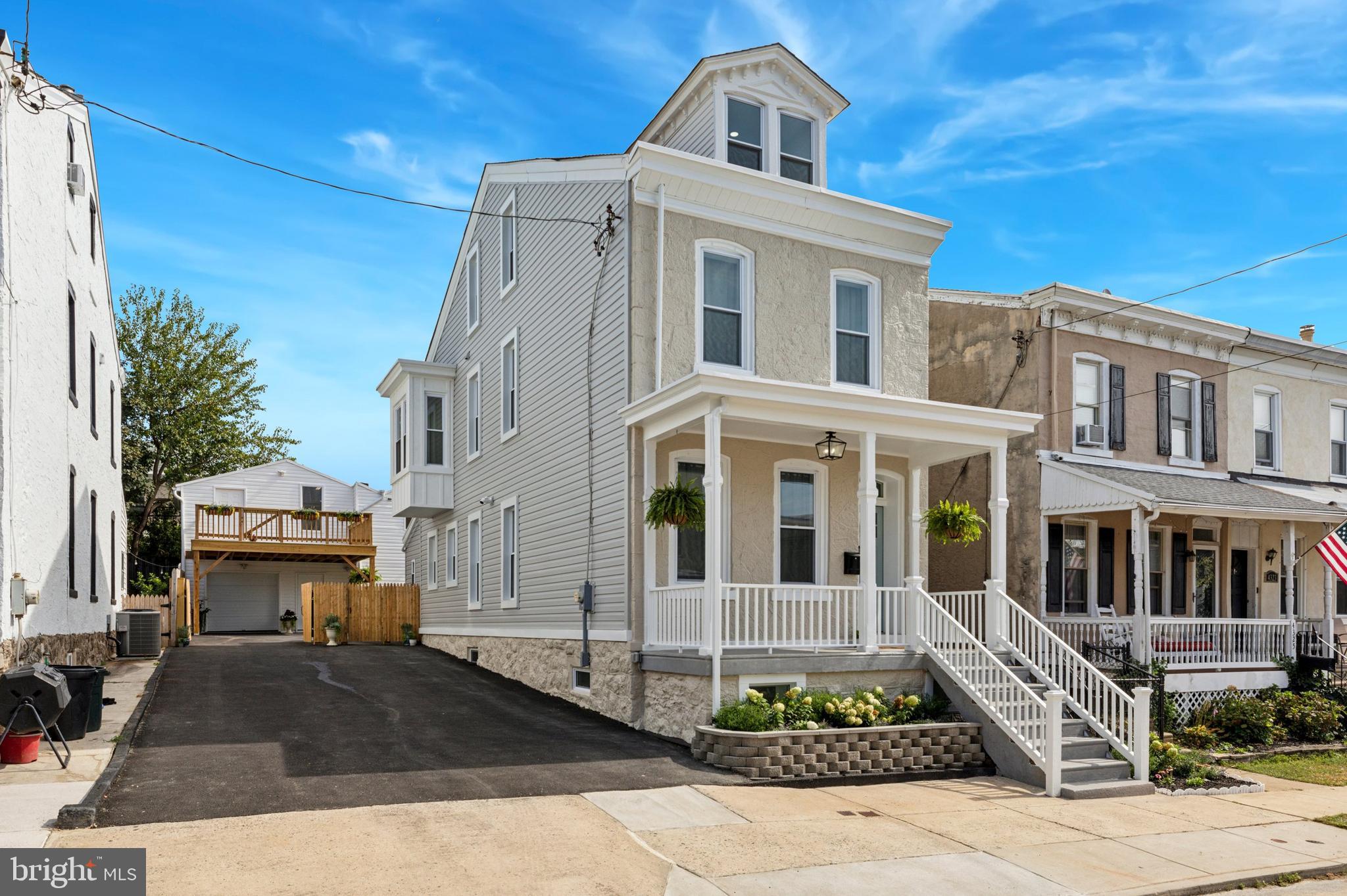 ROXBOROUGH - Residential