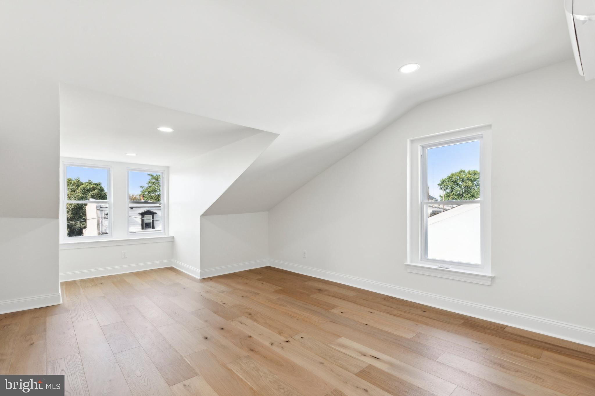 ROXBOROUGH - Residential