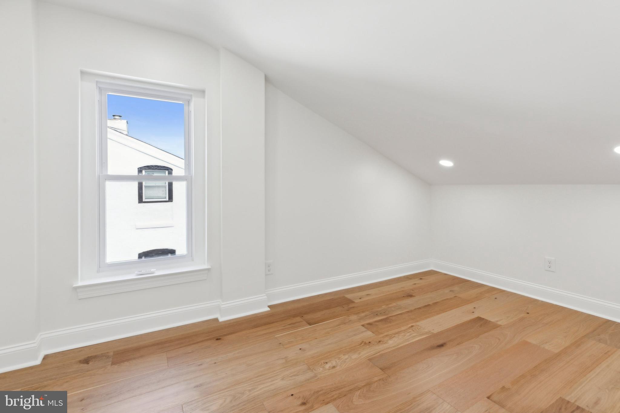 ROXBOROUGH - Residential