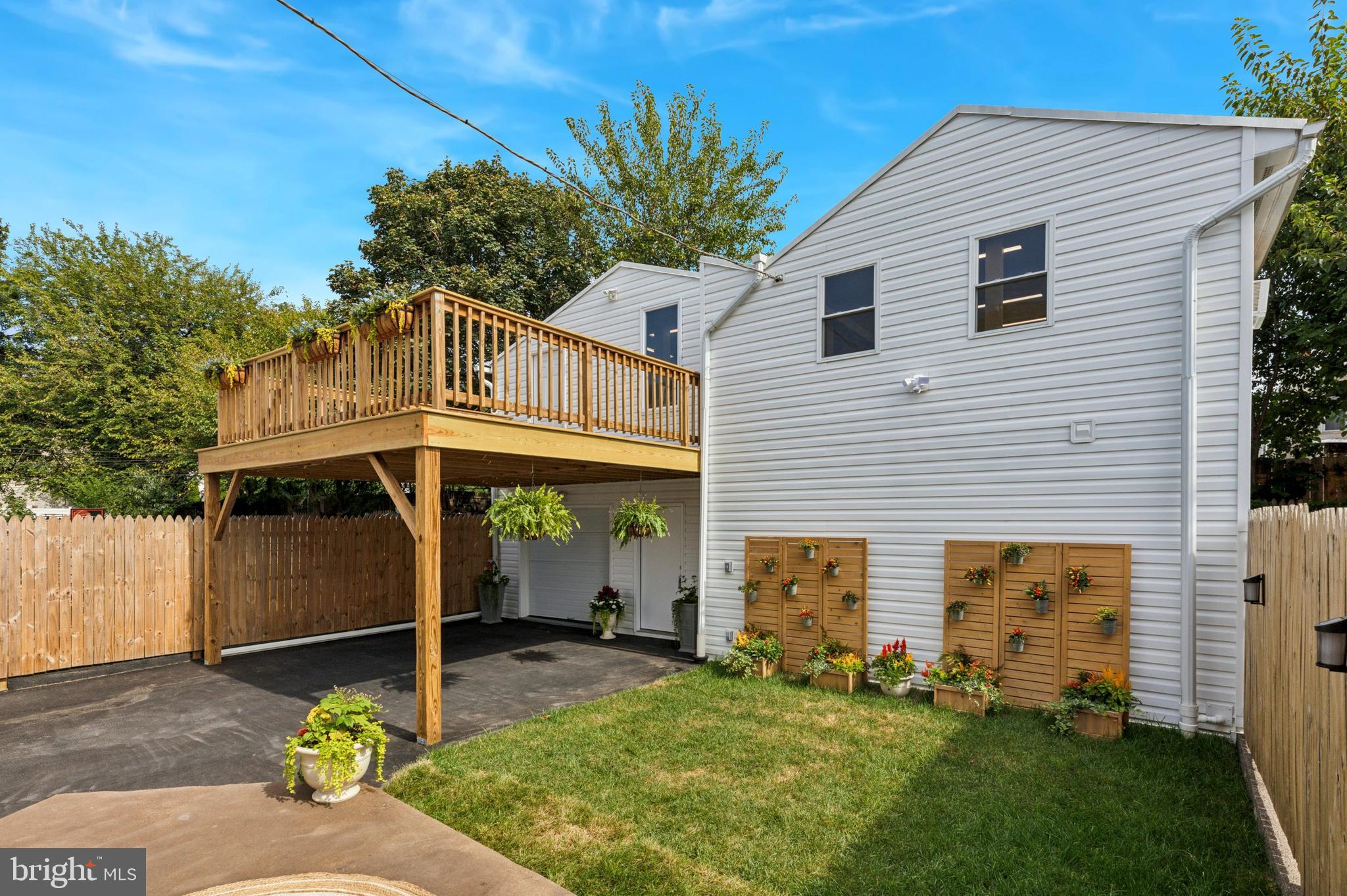 ROXBOROUGH - Residential