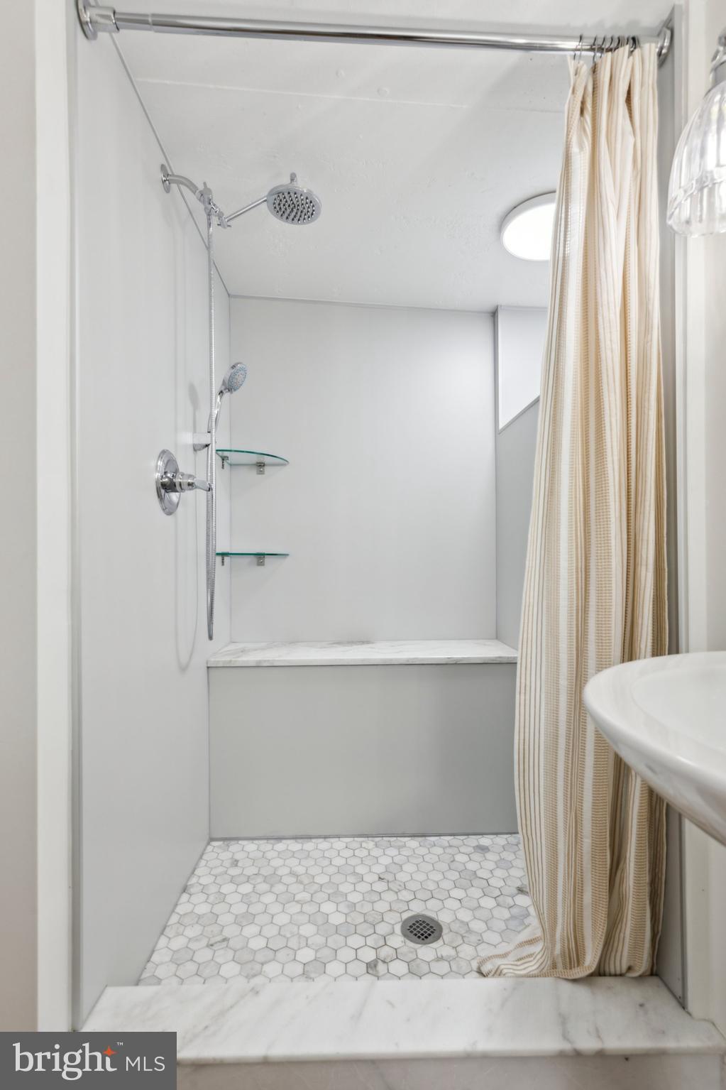 ROXBOROUGH - Residential