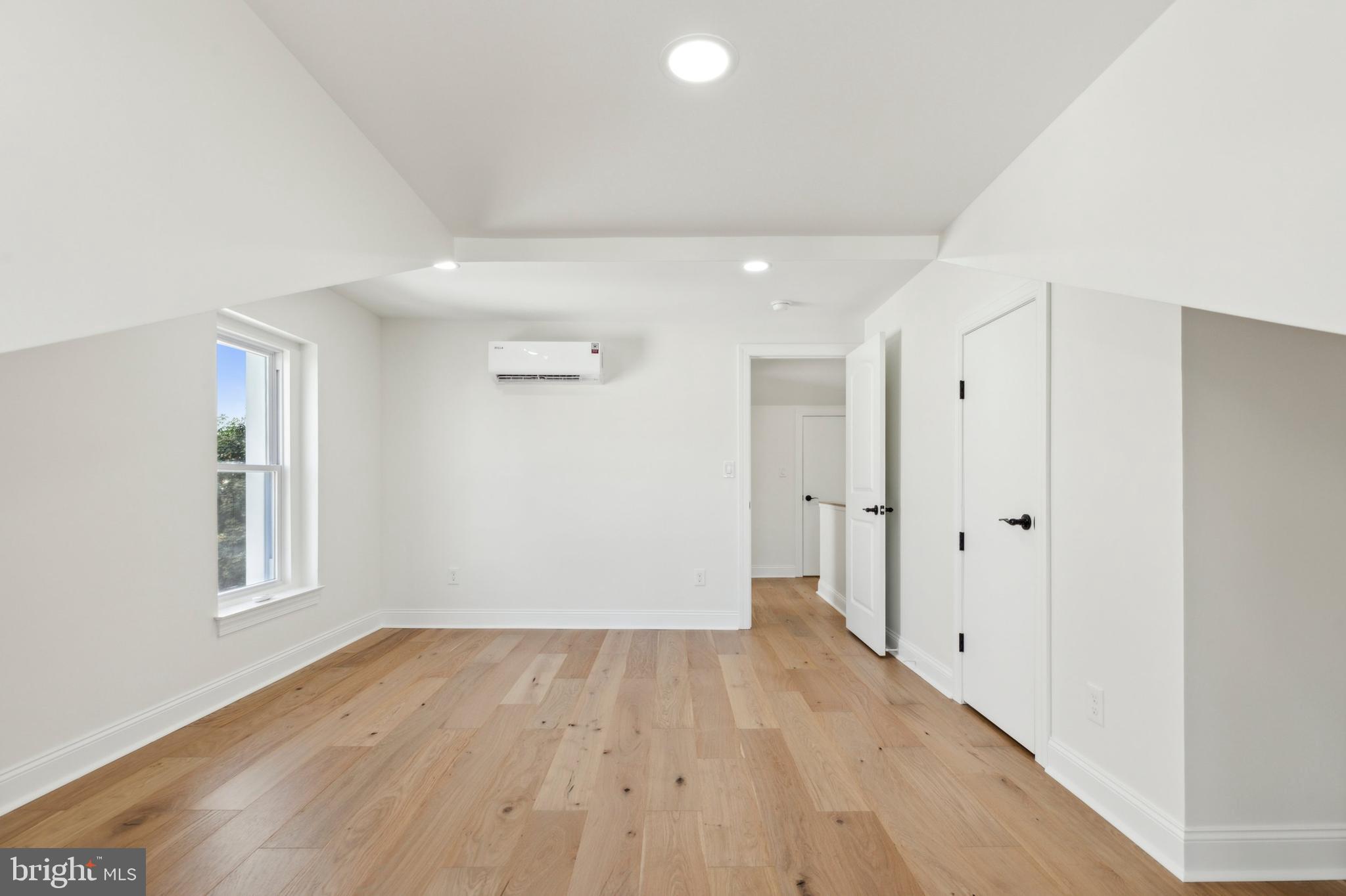 ROXBOROUGH - Residential