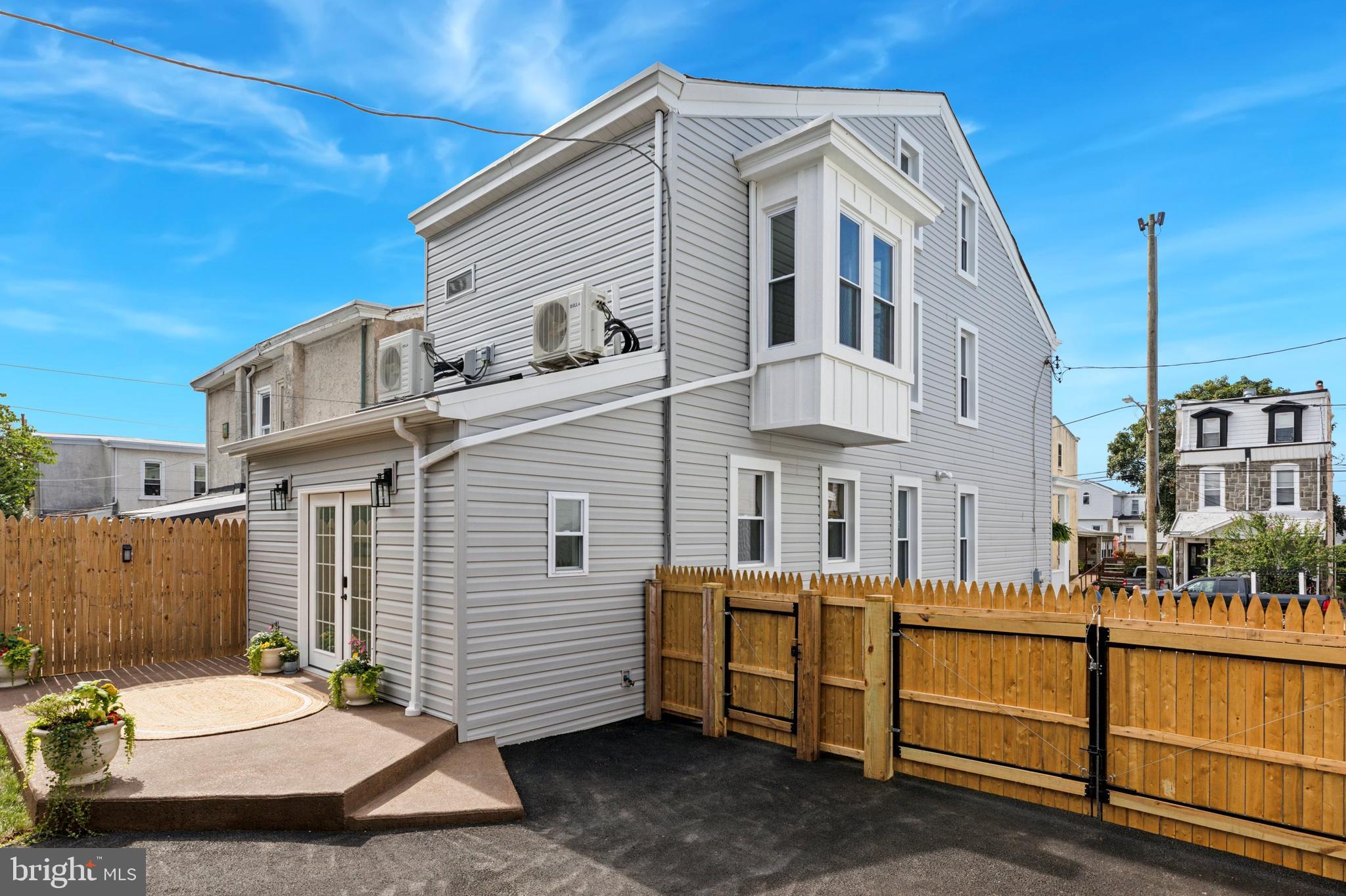 ROXBOROUGH - Residential