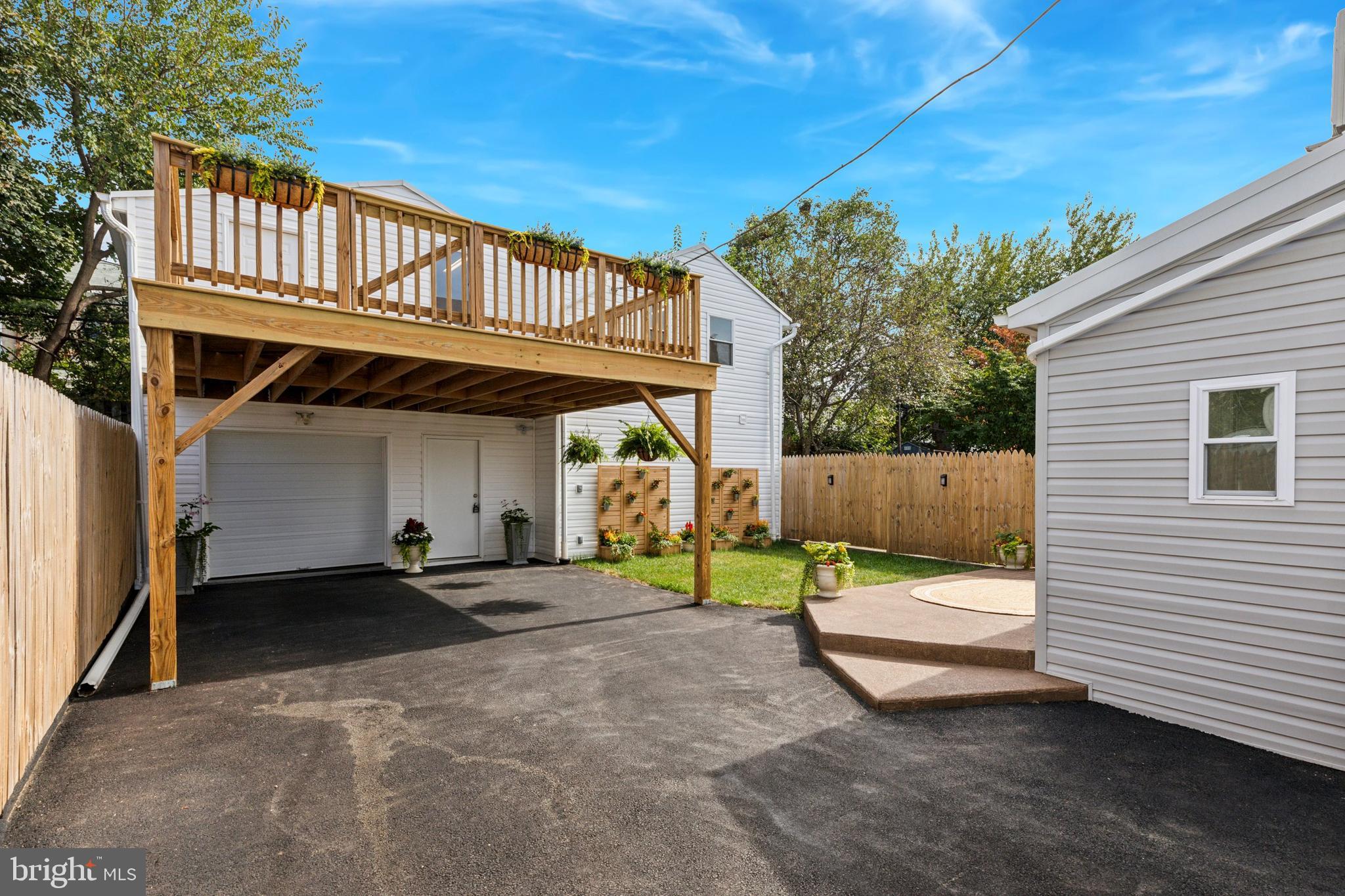 ROXBOROUGH - Residential