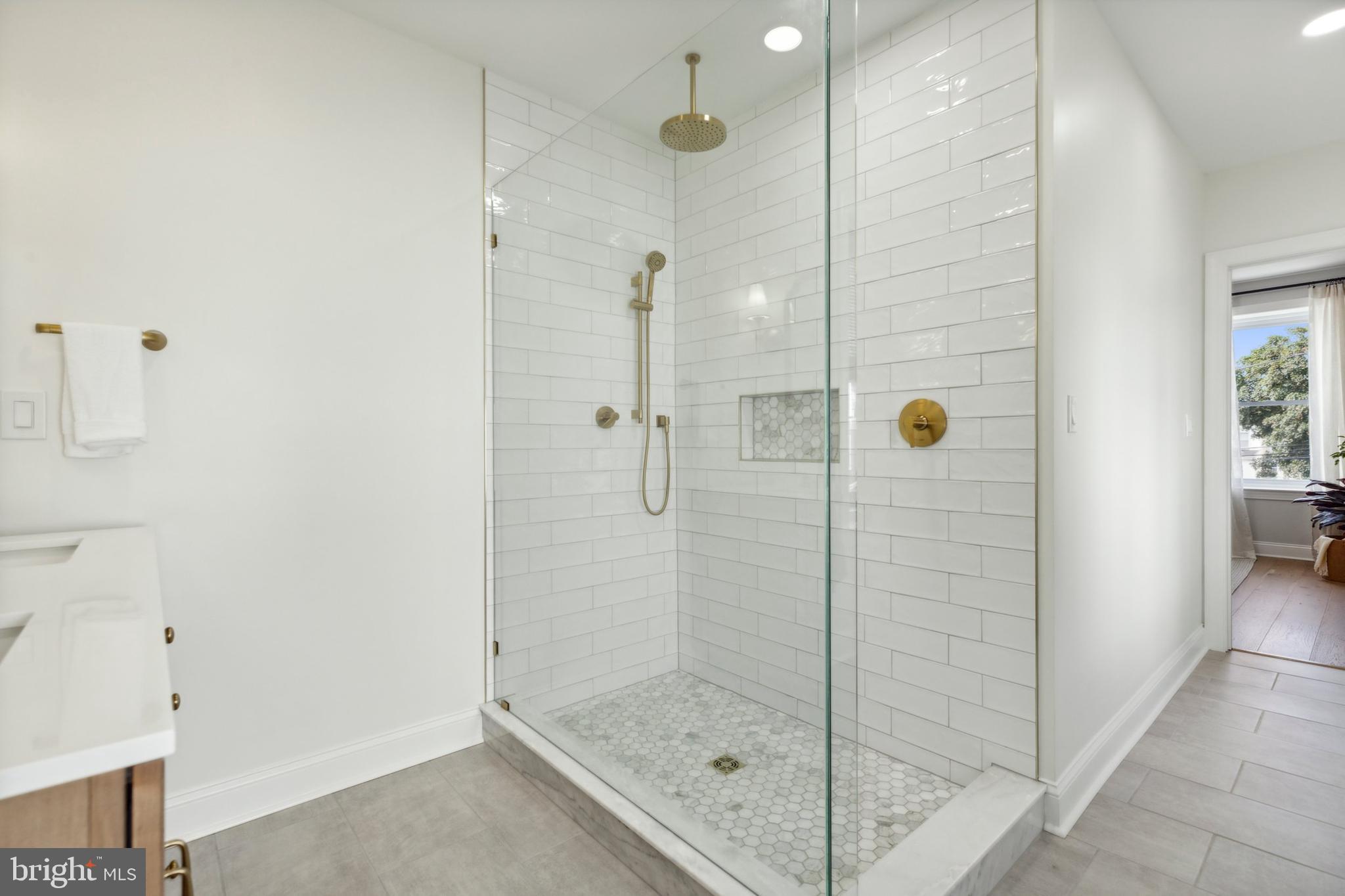 ROXBOROUGH - Residential