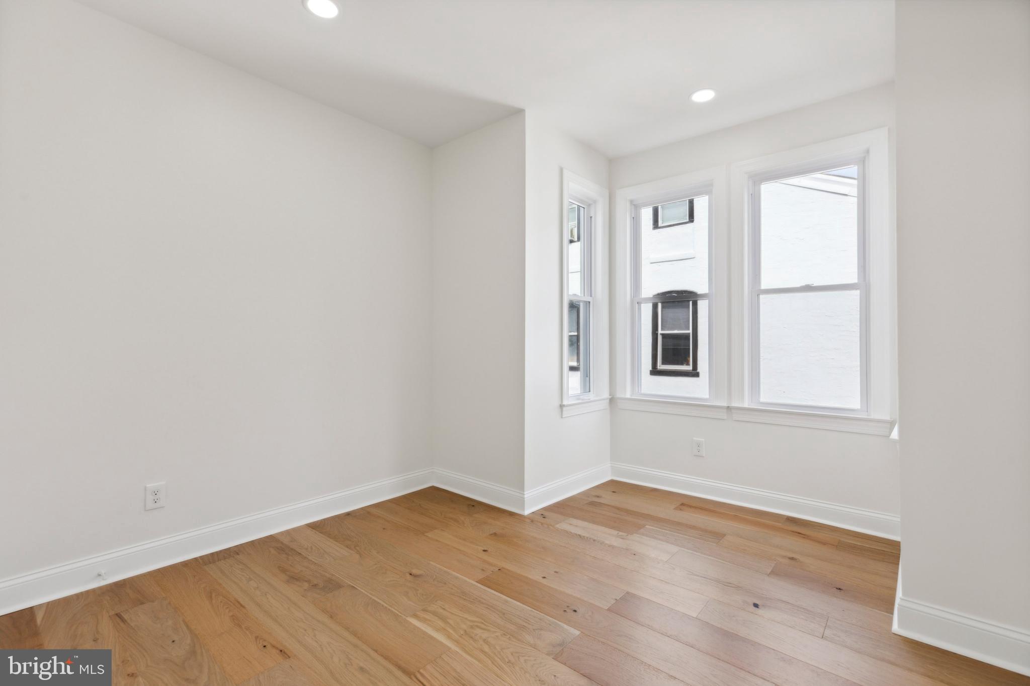 ROXBOROUGH - Residential