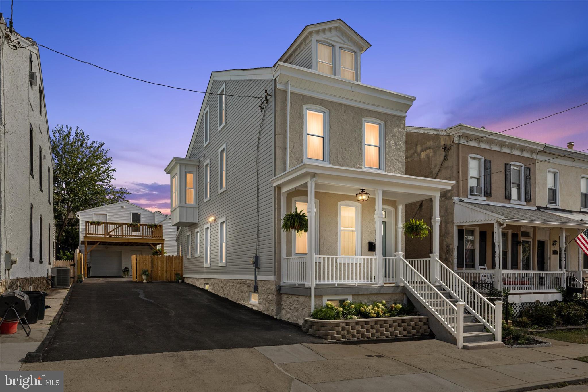 ROXBOROUGH - Residential