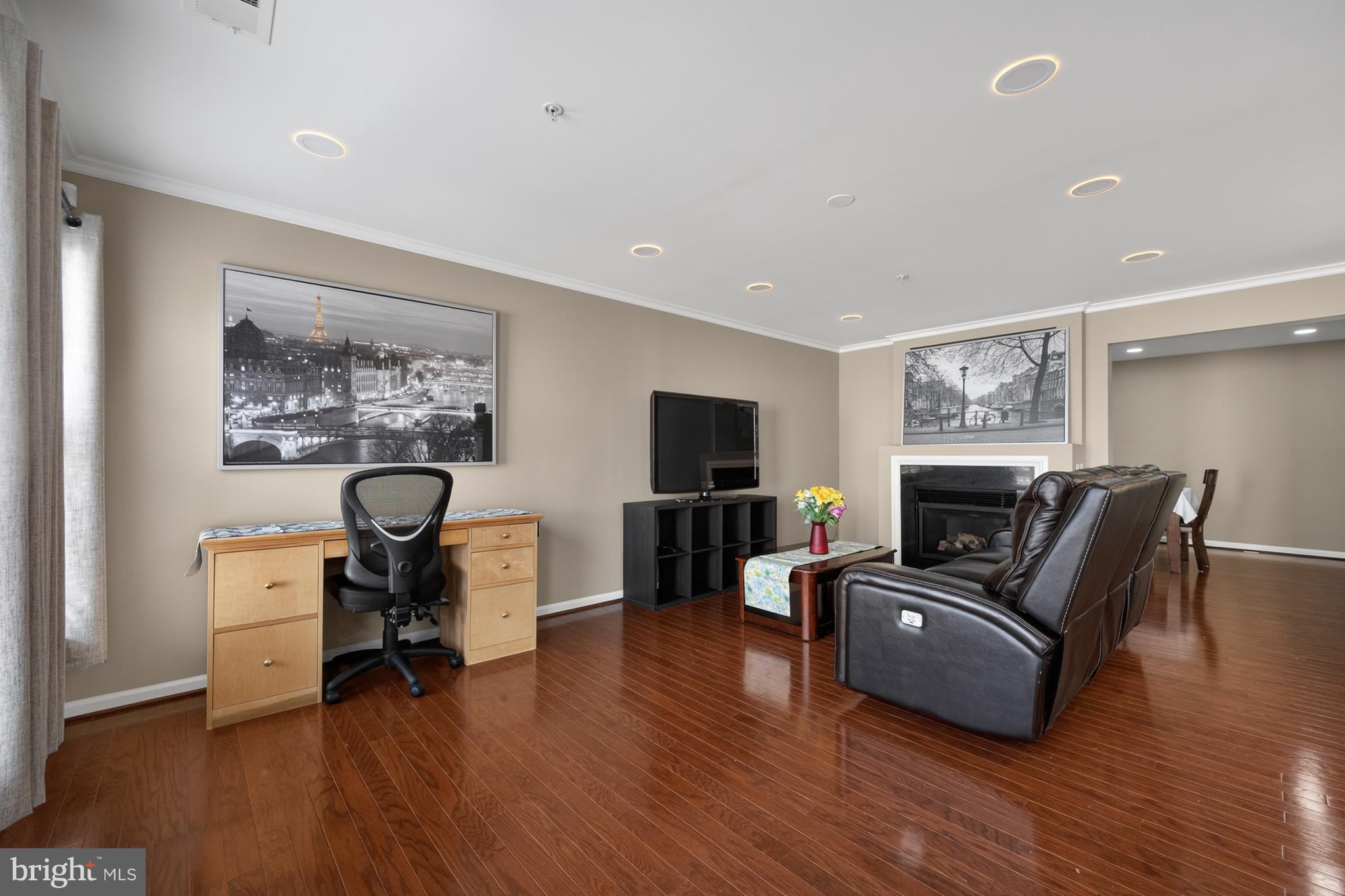 MARKET CENTER CONDOMINIUM - Residential