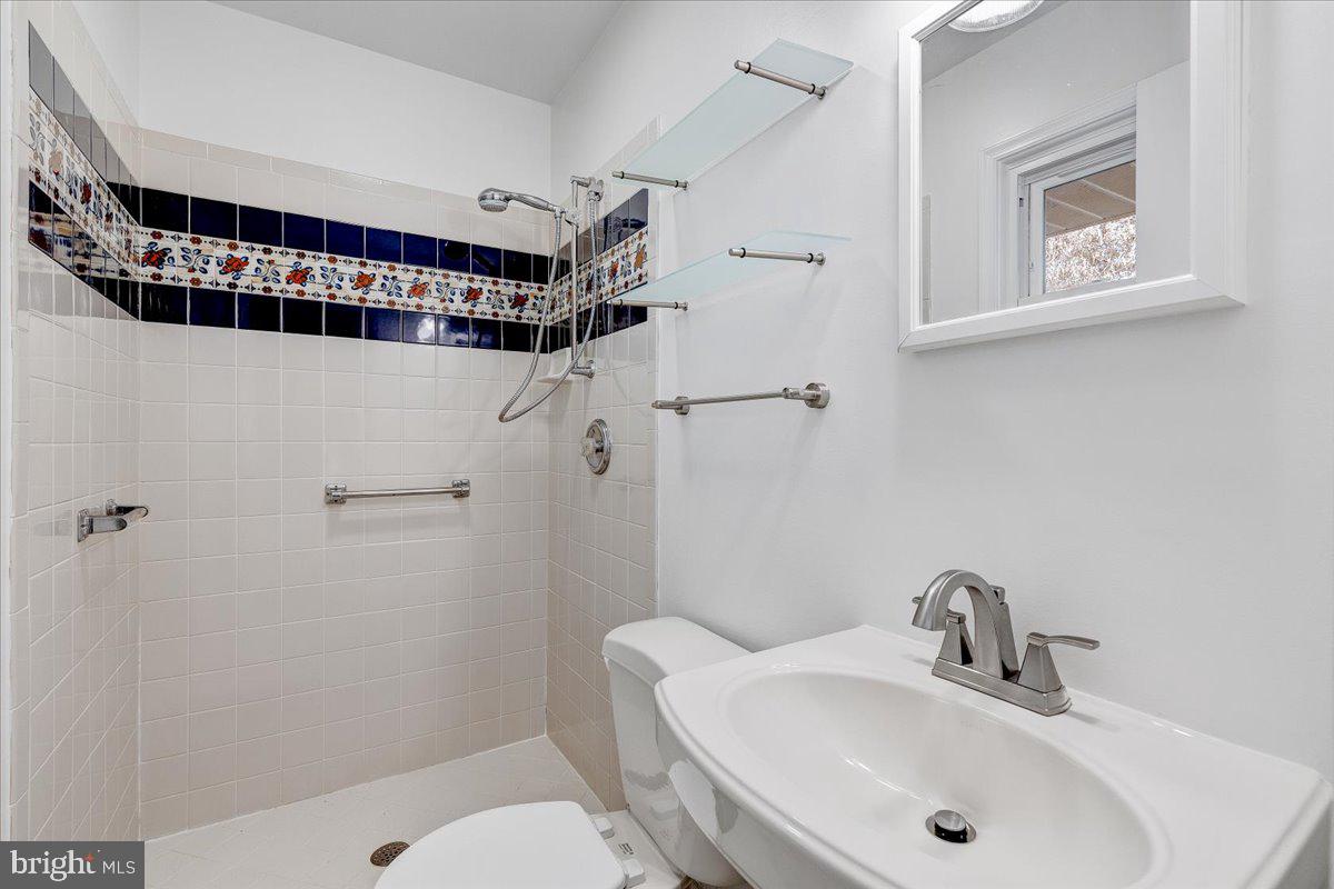 OAKCREST - Residential Lease