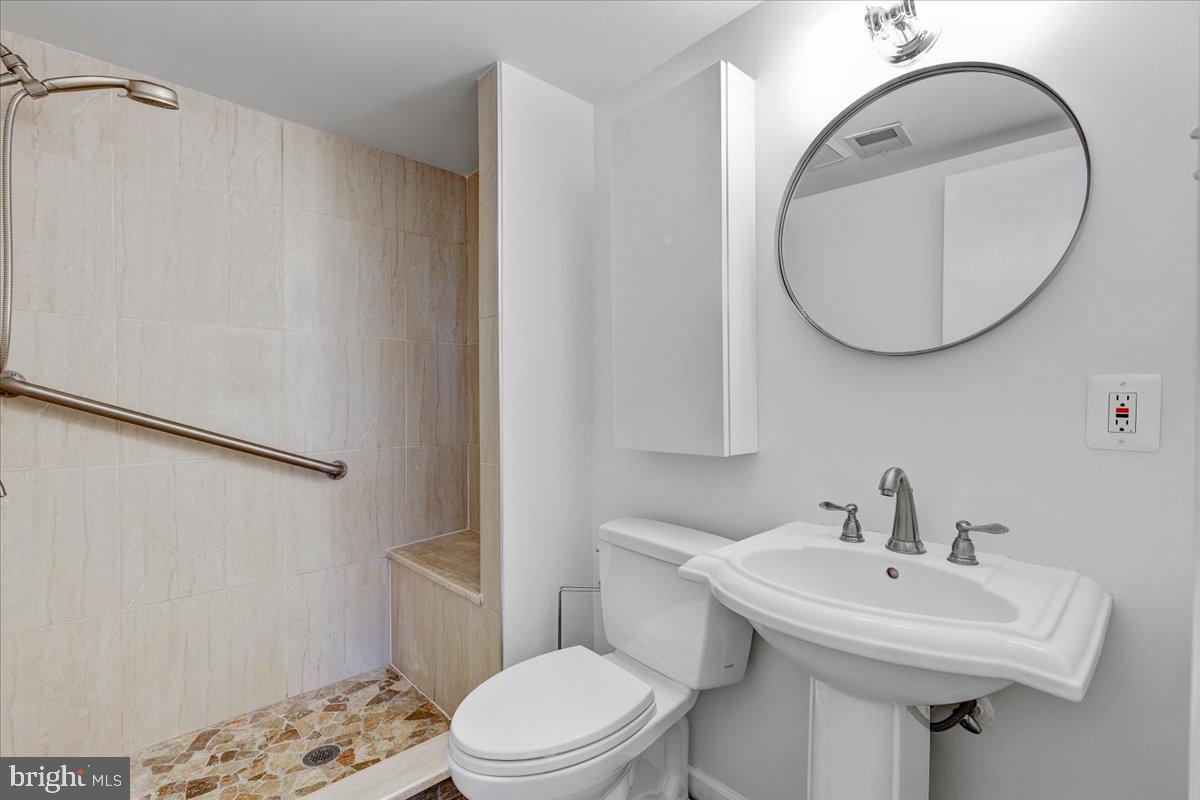 OAKCREST - Residential Lease