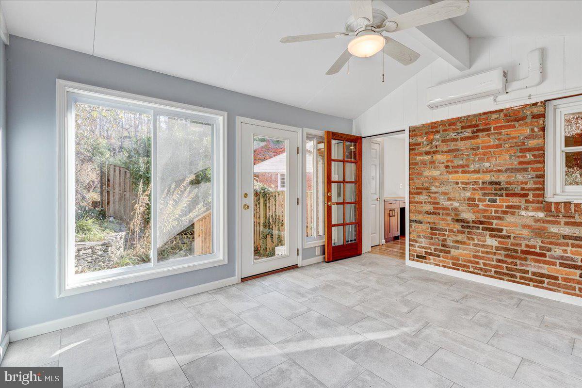 OAKCREST - Residential Lease