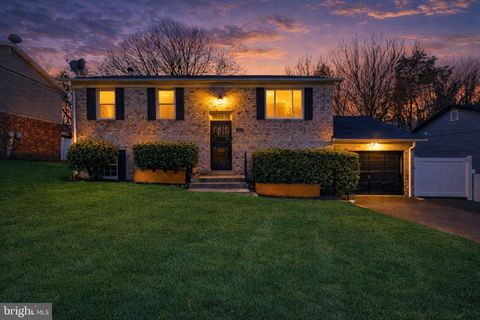 Homes For Sale - 4901 Iverson Place<br/> TEMPLE HILLS, MD 20748