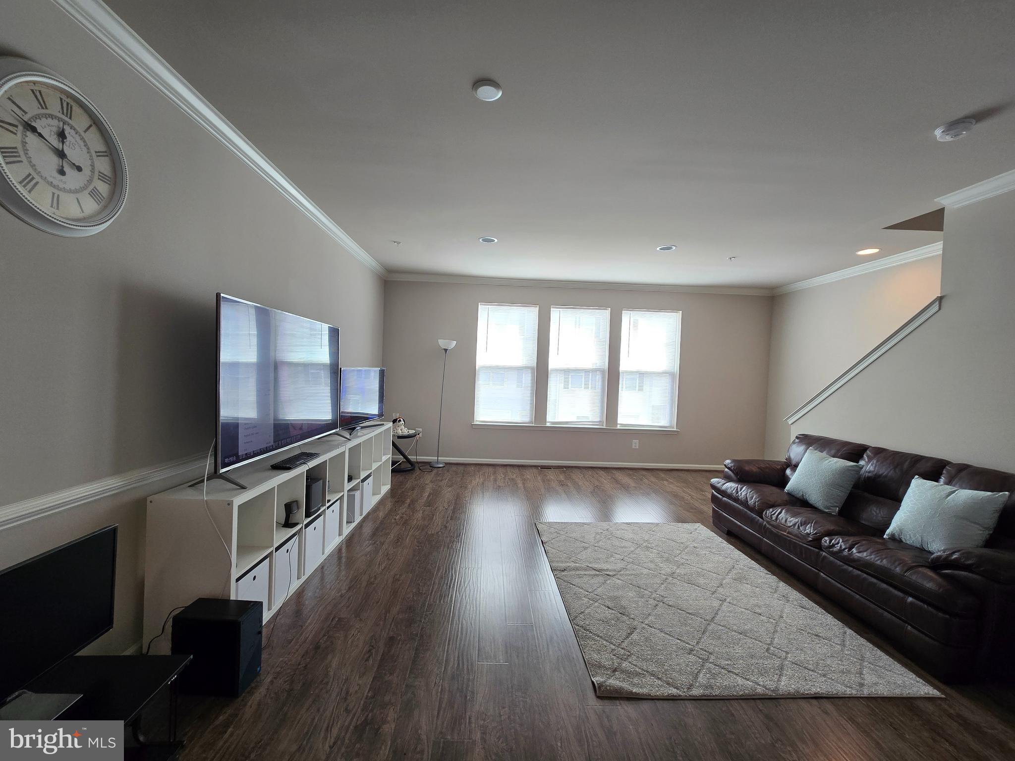 OAKVIEW VILLAGE - Residential