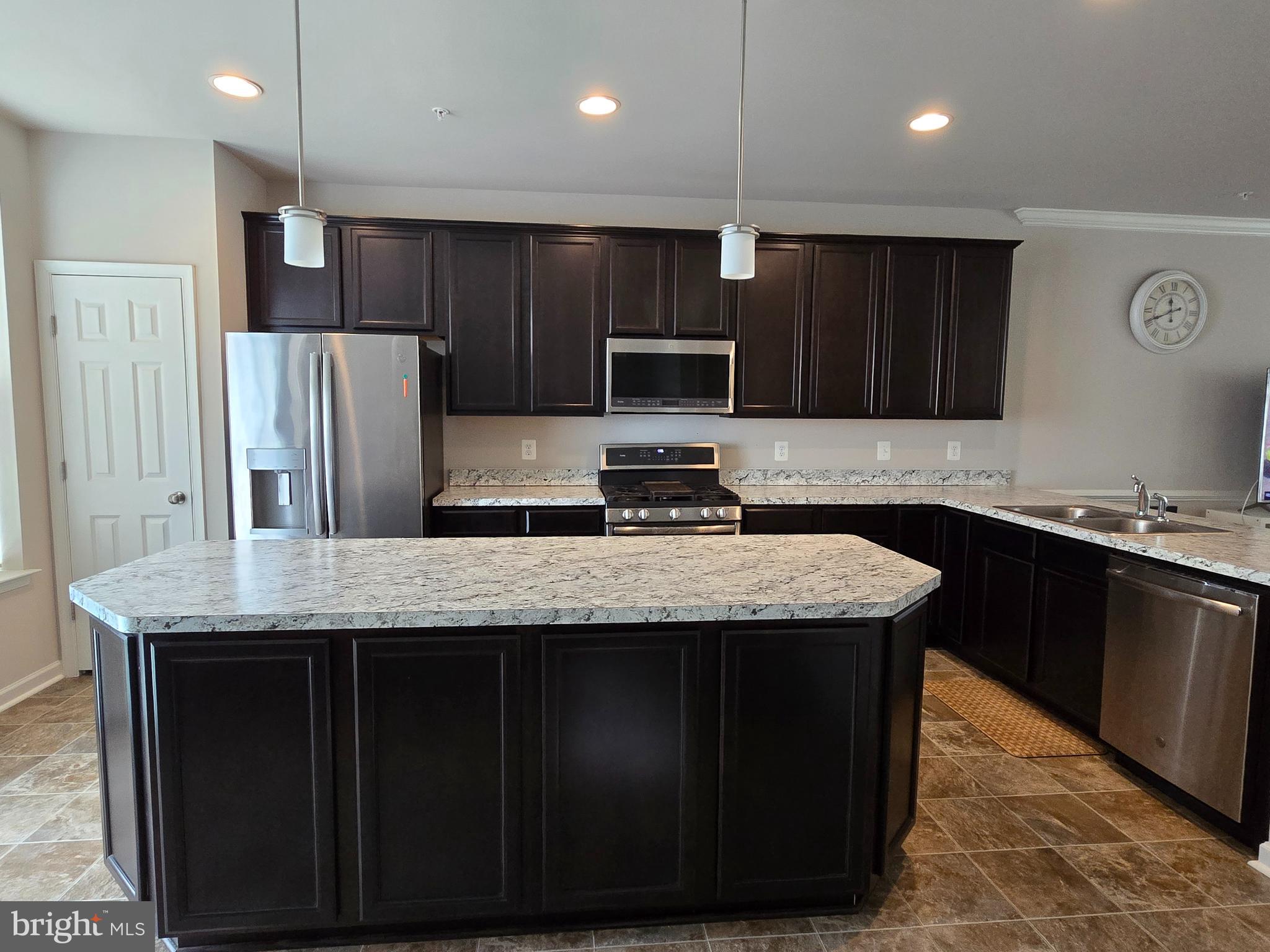 OAKVIEW VILLAGE - Residential