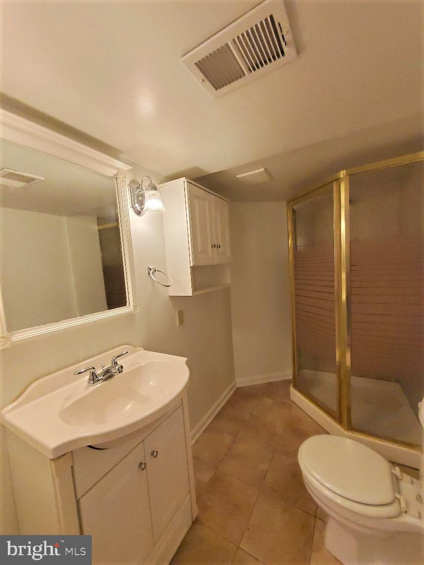 KINGS COURT - Residential Lease