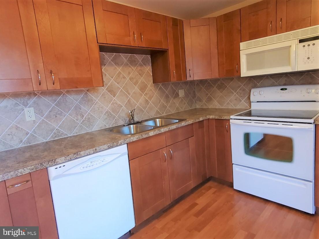 KINGS COURT - Residential Lease