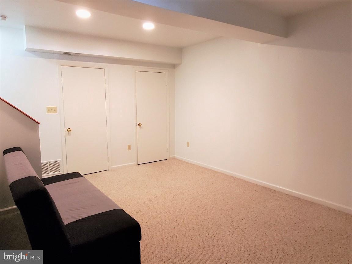 KINGS COURT - Residential Lease