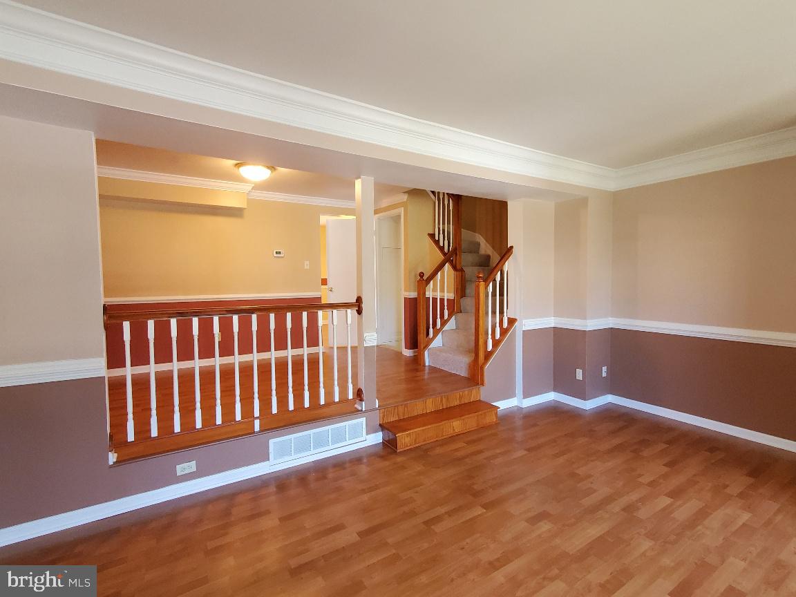 KINGS COURT - Residential Lease