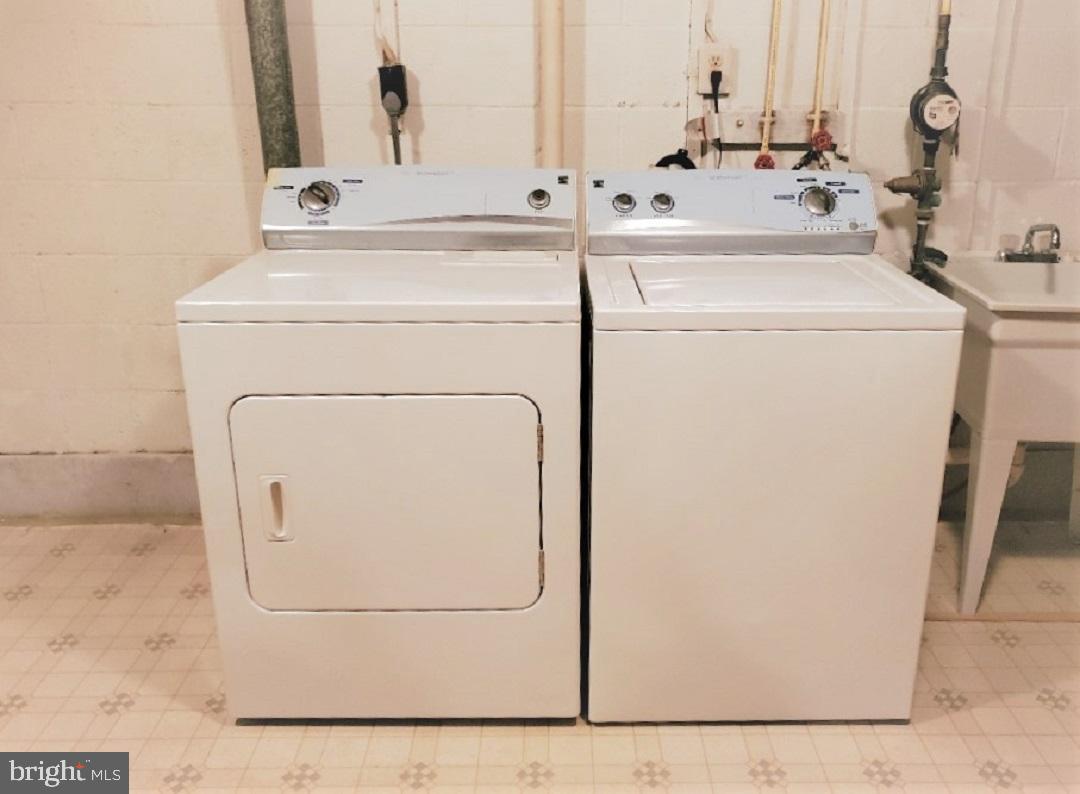 KINGS COURT - Residential Lease