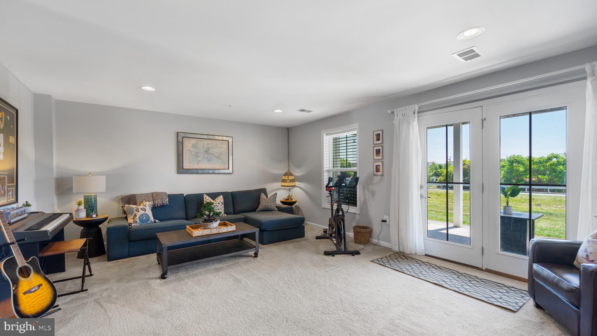 SHELTERED HARBOR - Residential