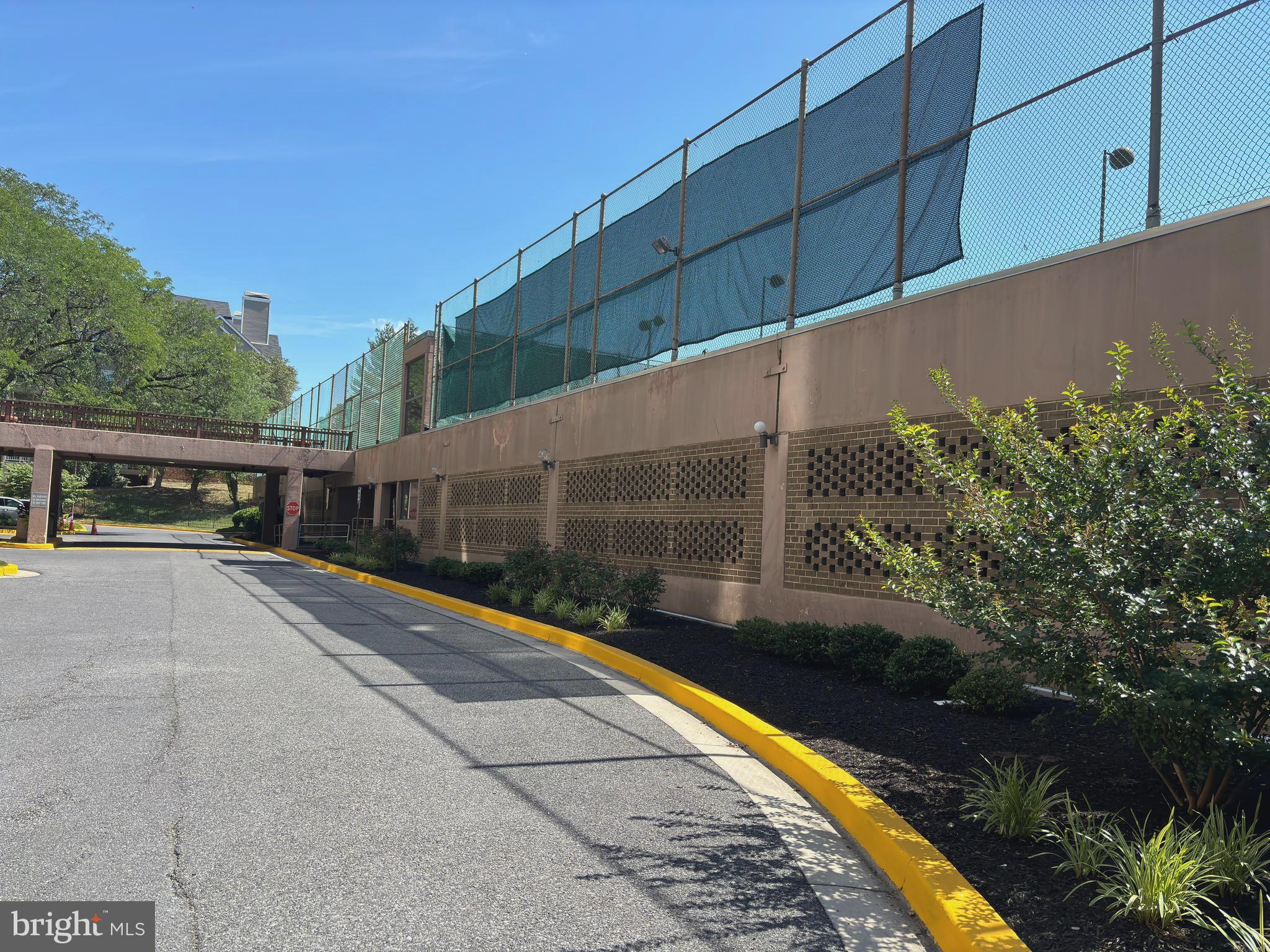 RACQUET CLUB - Residential