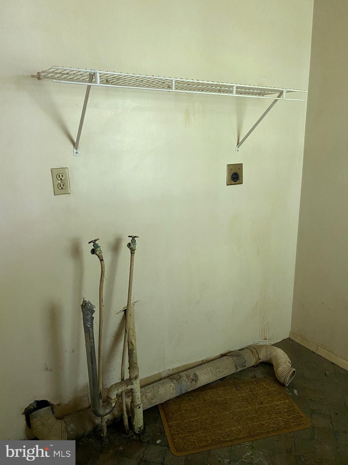 RAMBLING HILLS - Residential