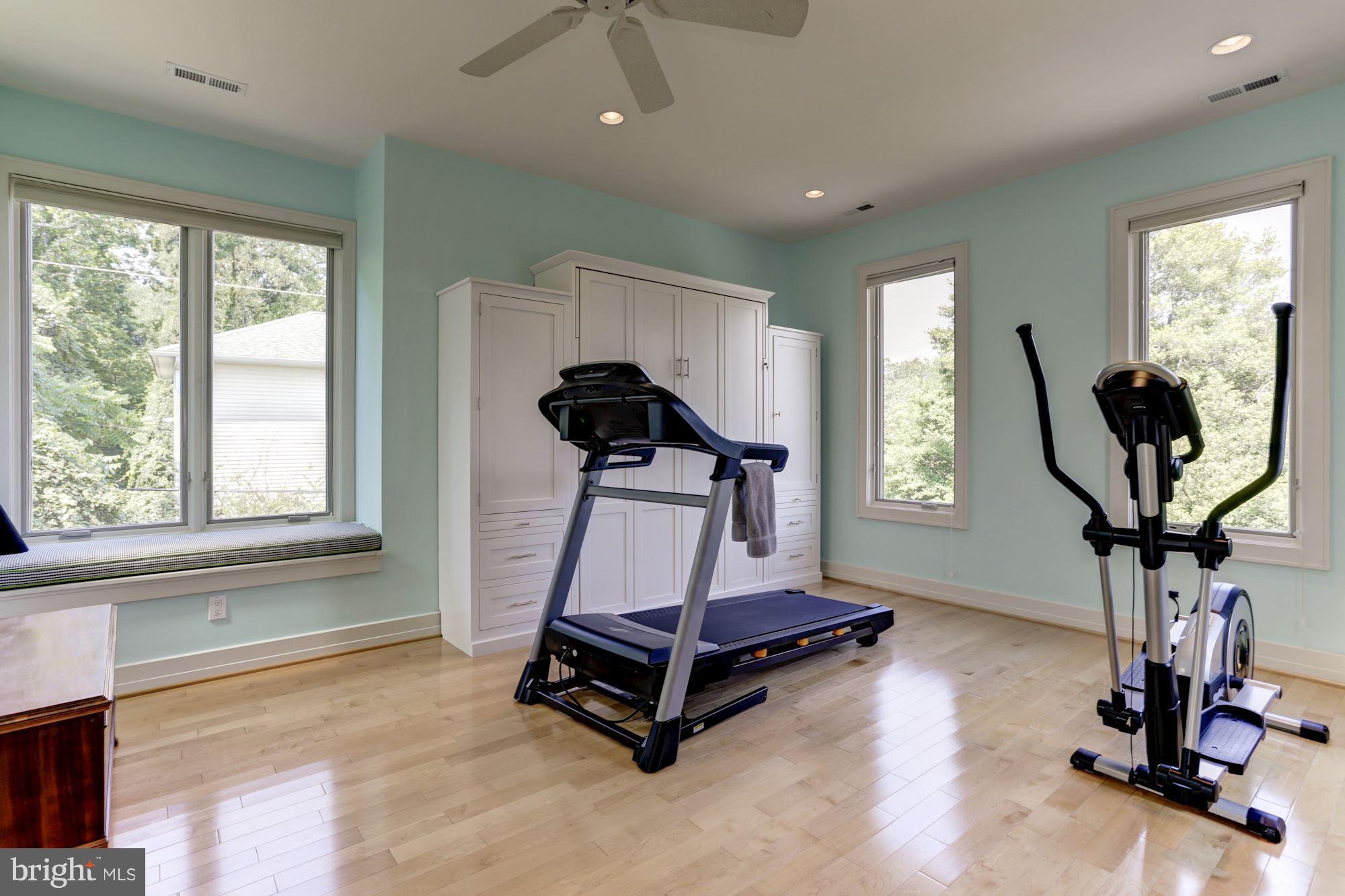 ANNAPOLIS ROADS - Residential