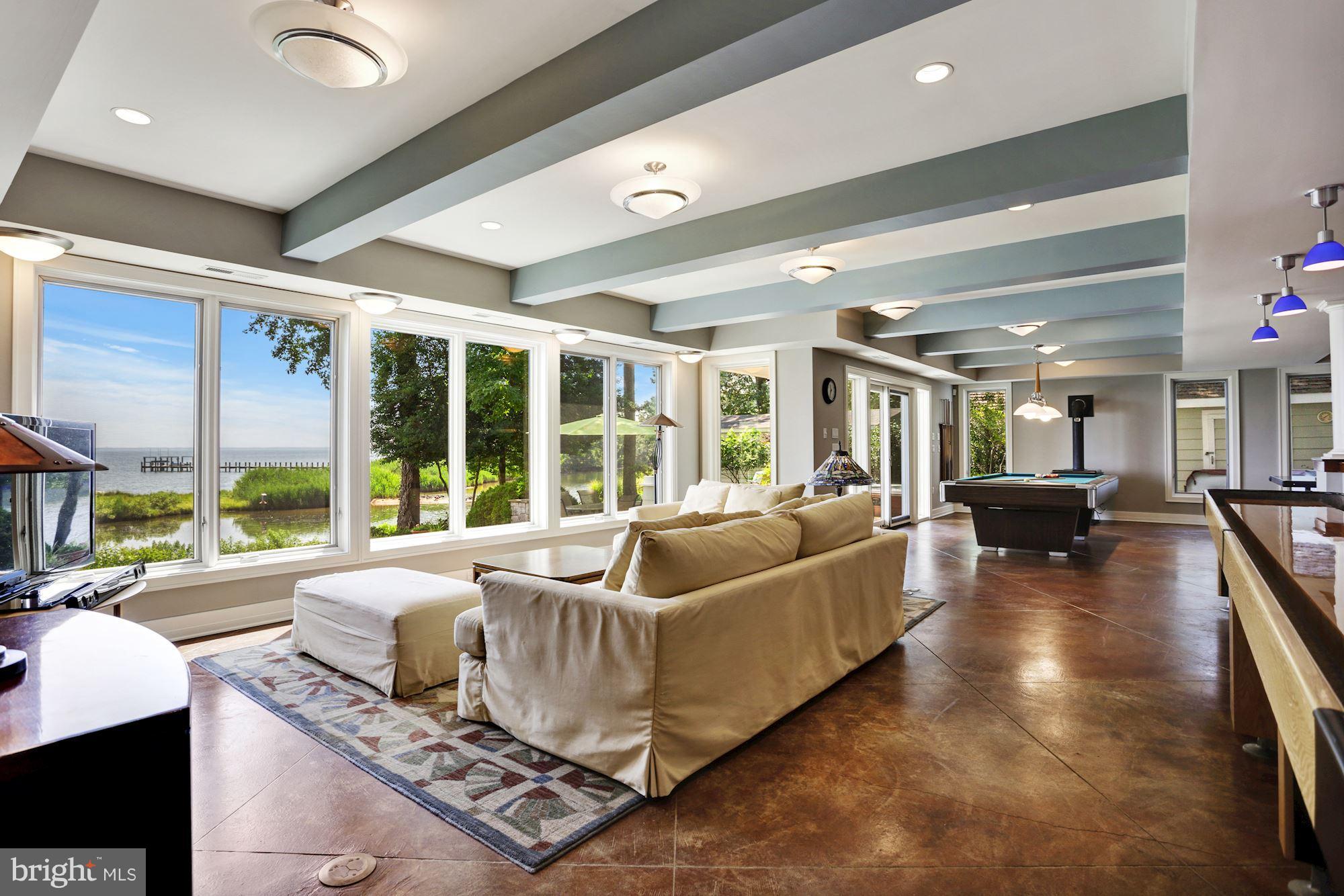 ANNAPOLIS ROADS - Residential