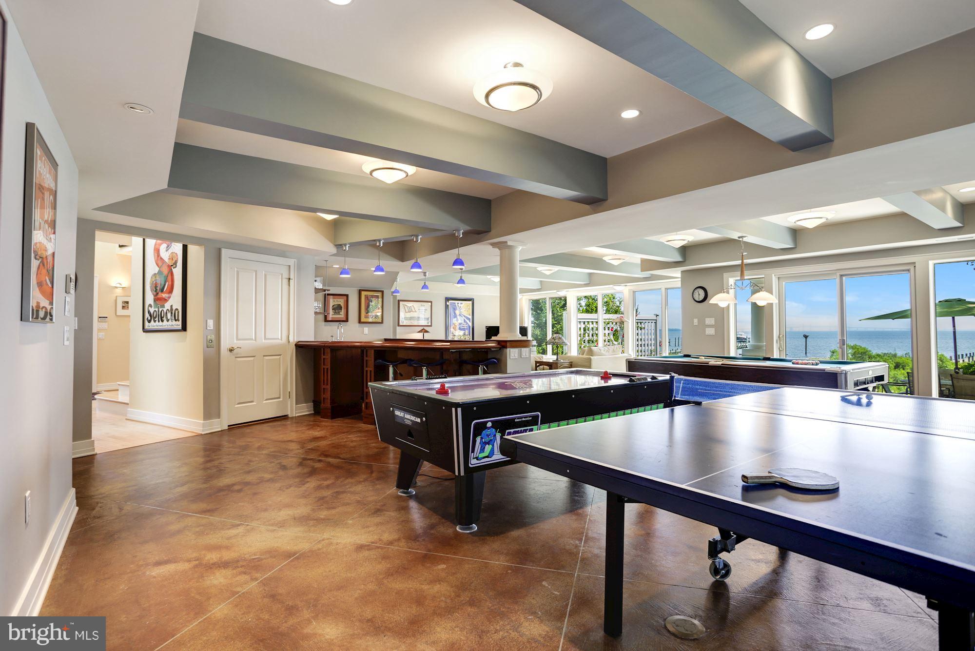 ANNAPOLIS ROADS - Residential