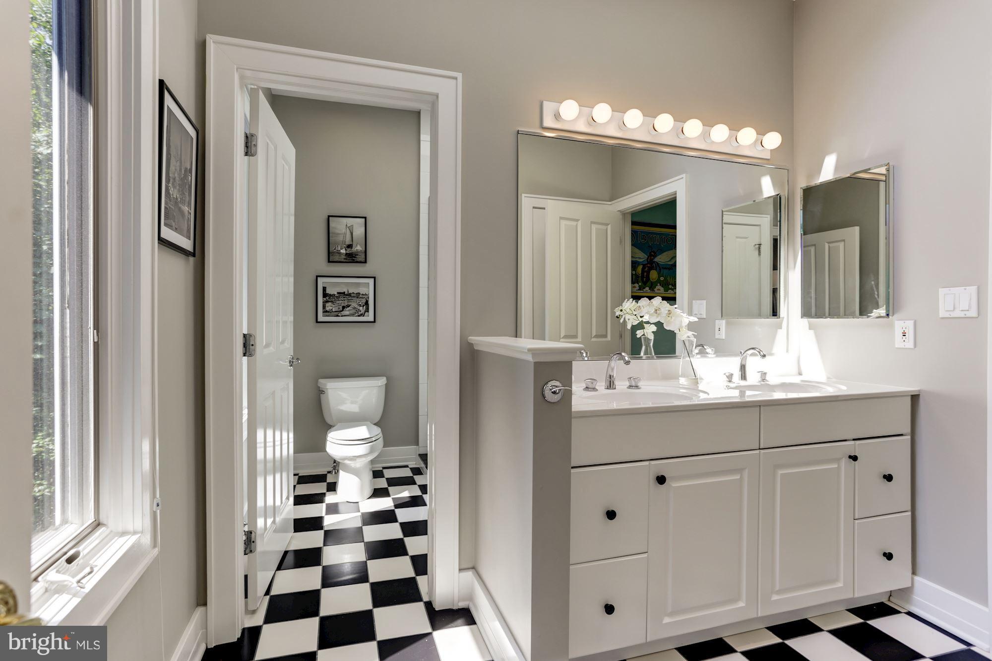 ANNAPOLIS ROADS - Residential