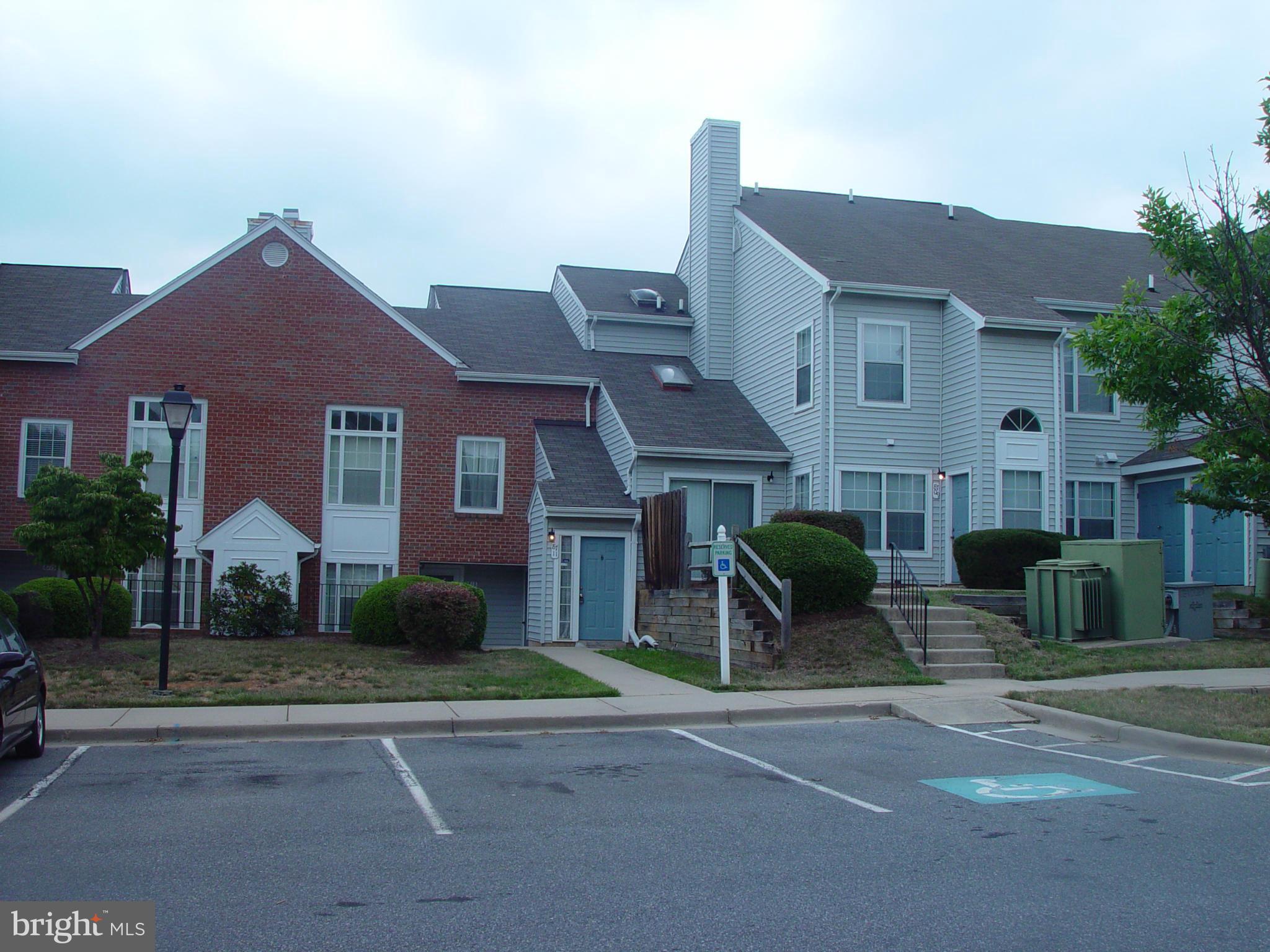Gorgeous 3BR, 2BA townhouse-style condo, cathedral ceilings, beautiful hardwood floors, top-level master suite, washer/dryer, balcony, fireplace. Minutes from the National Harbor, Beltway, Joint Base Anacostia-Bolling, DHS Headquarters, and Alexandria.
