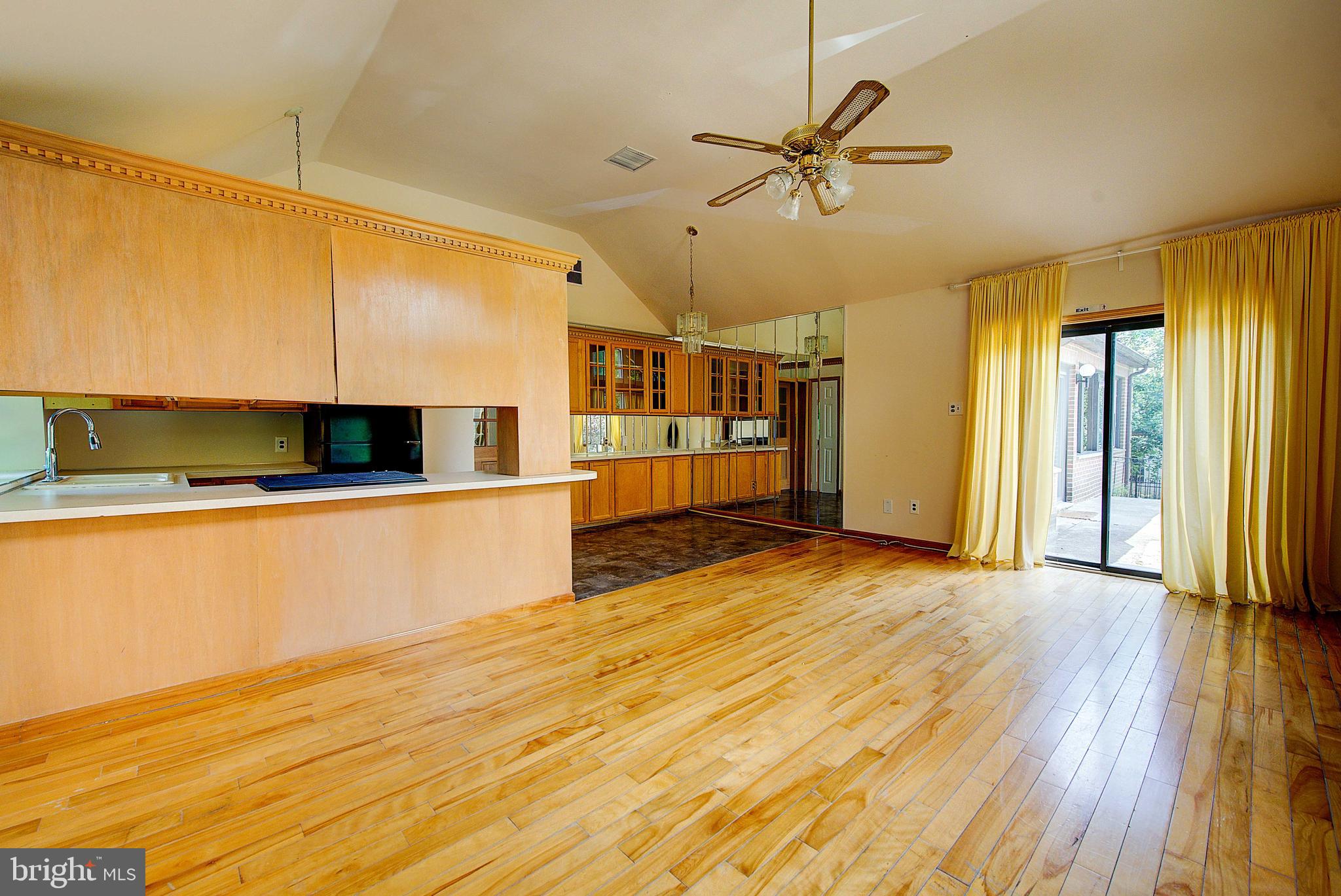 EAST FALLS - Residential