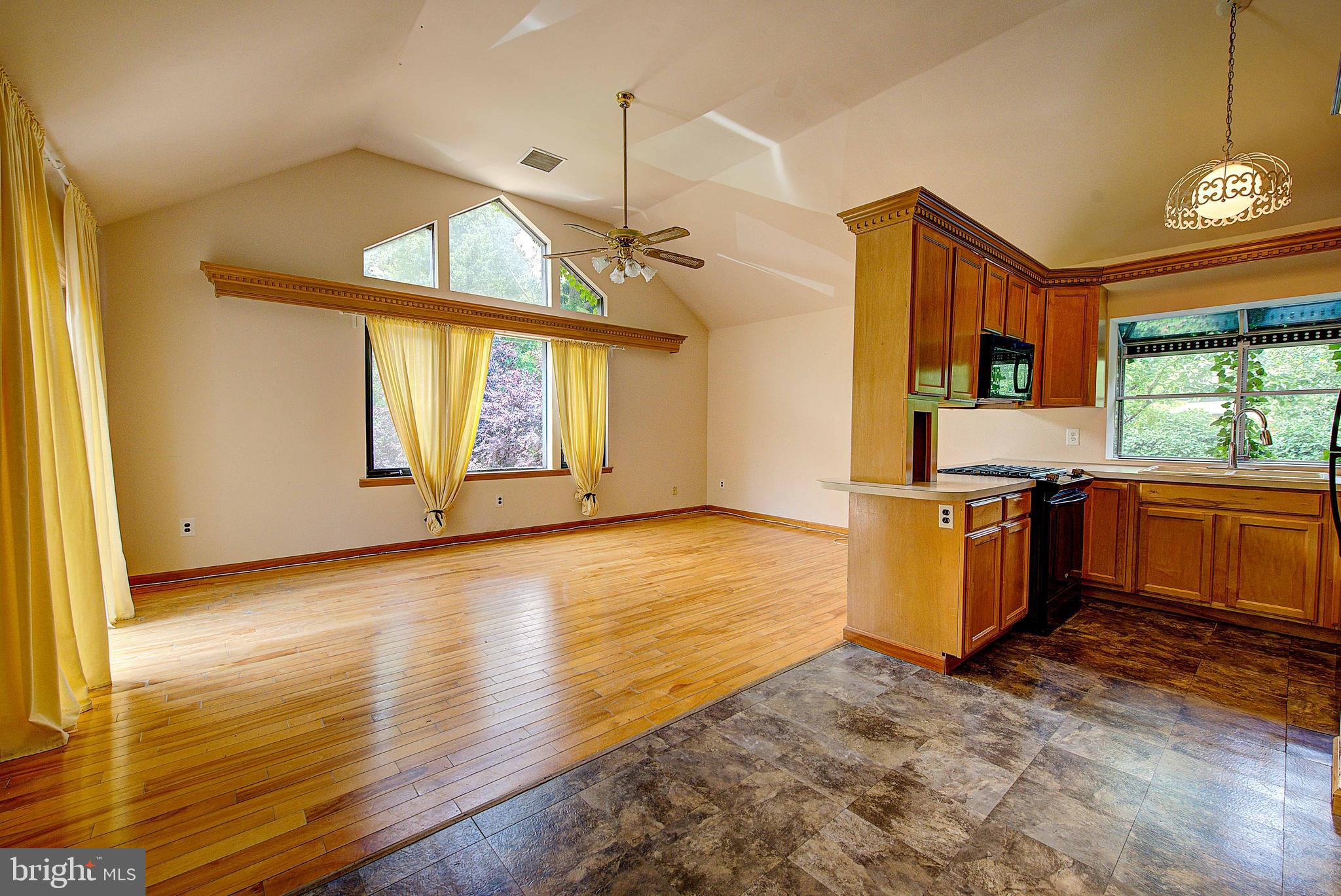 EAST FALLS - Residential