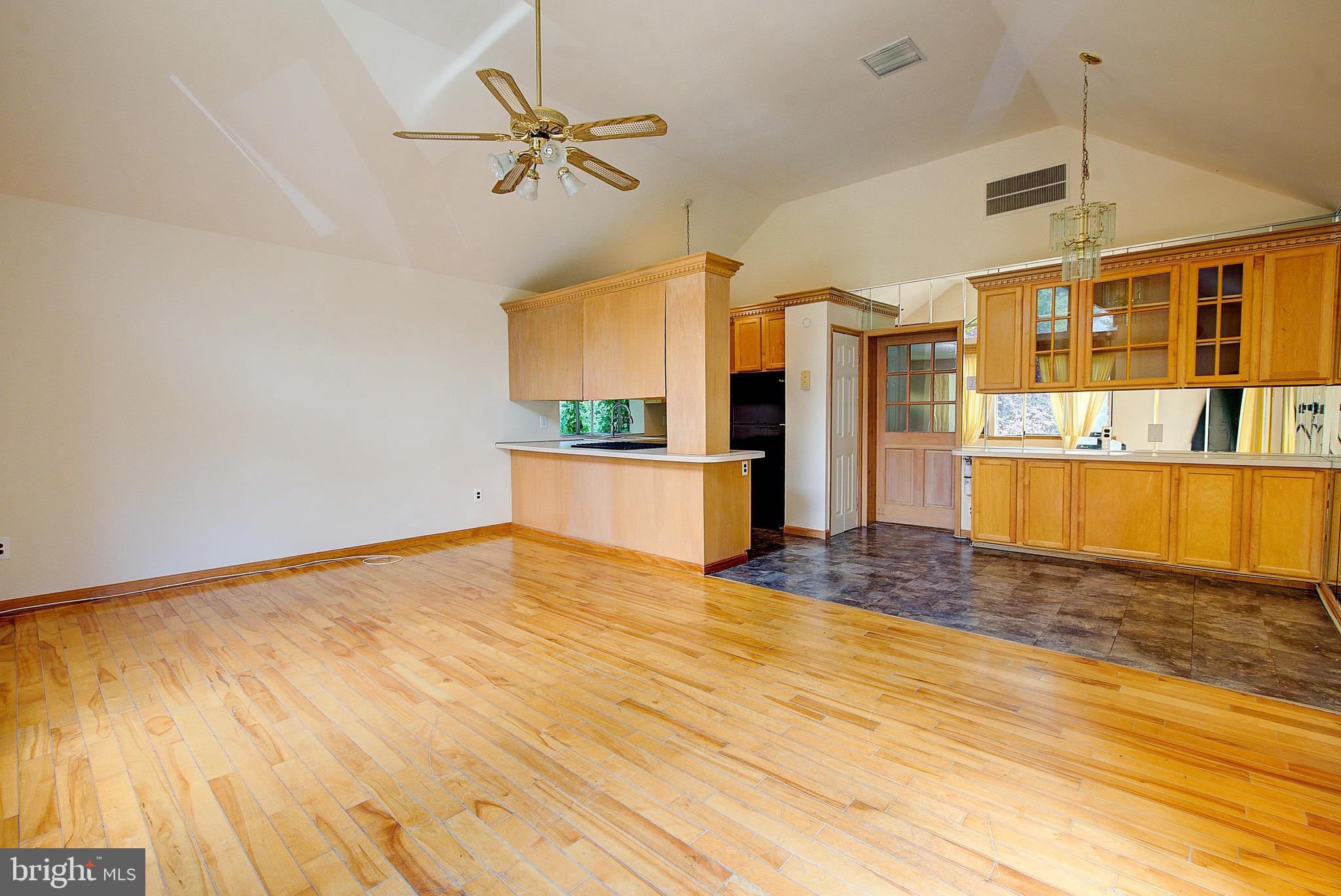 EAST FALLS - Residential