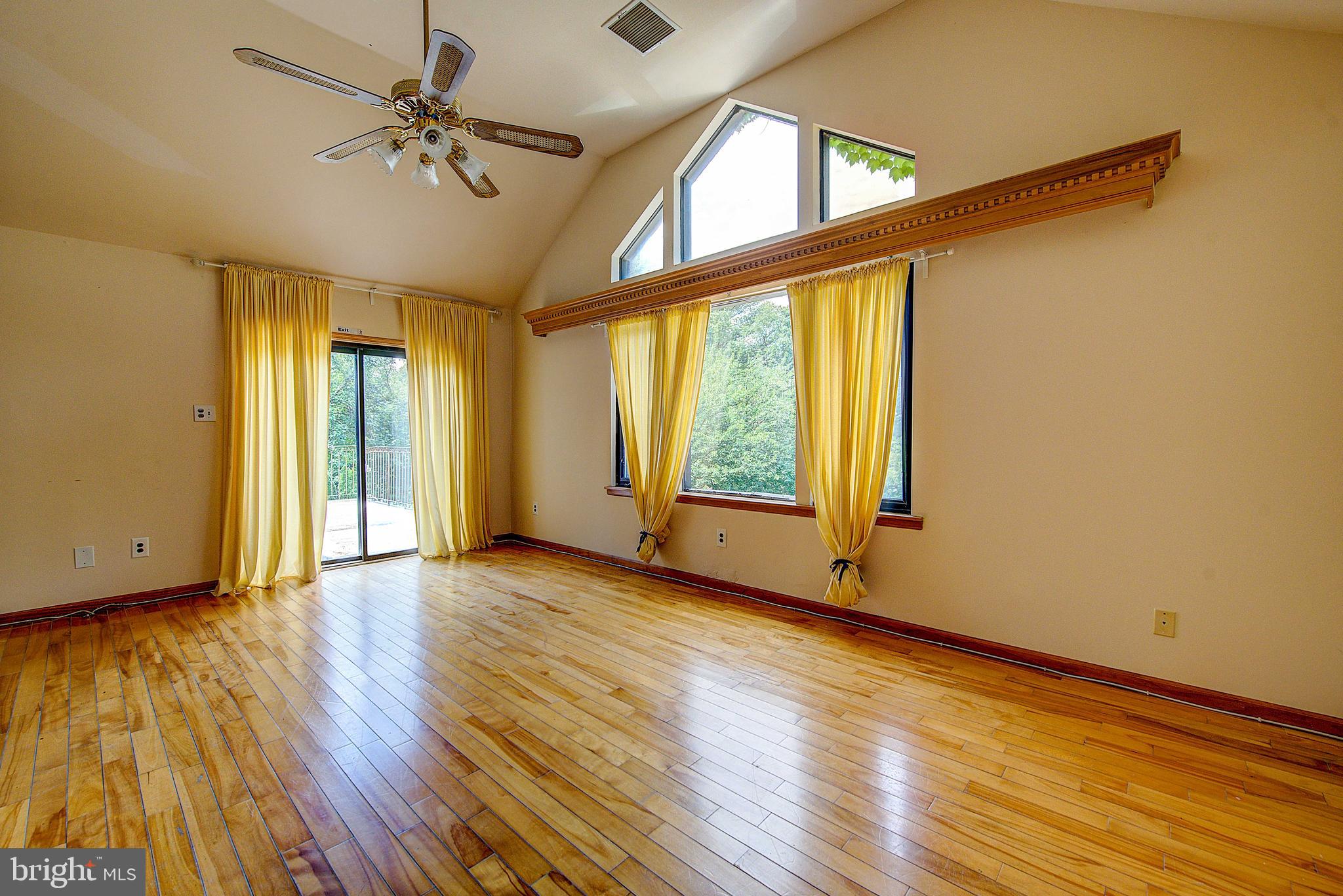 EAST FALLS - Residential