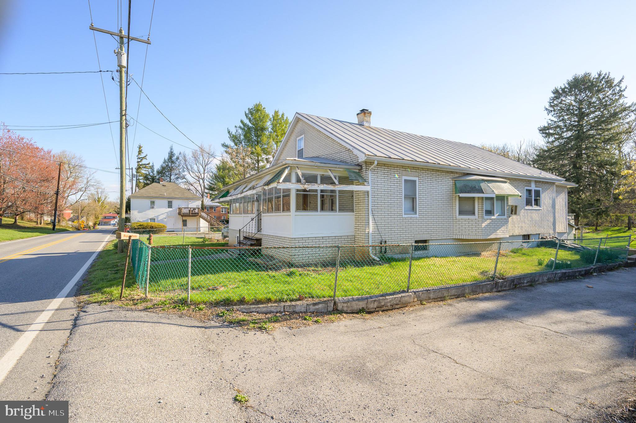 8582 SHEPHERDSTOWN PIKE