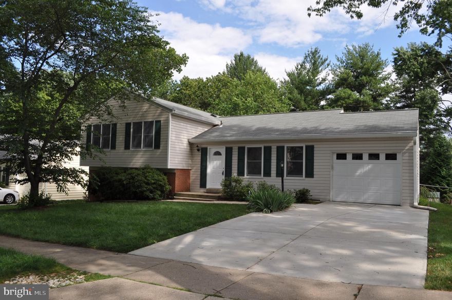 Motivated Seller! Beautiful well maintained 5 Bedroom 3 full bath house backing to Lakewood Country Club golf course. All 3 bathrooms and  kitchen have been upgraded. Kitchen has stainless steel appliances and granite counters. Hardwood floors are on main and upper levels. Basement has laminate flooring. Vinyl Siding was replaced in 2010.  All windows, exterior door and sliding door were replaced. Roof is installed in 2017 with 25 year shingles. Gutters and downspouts are installed in 2015.  Attic has additional insulation. Attic fan is installed in 2017. Concrete driveway is installed in 2019. House is less than one block from Lakewood Elementary School.