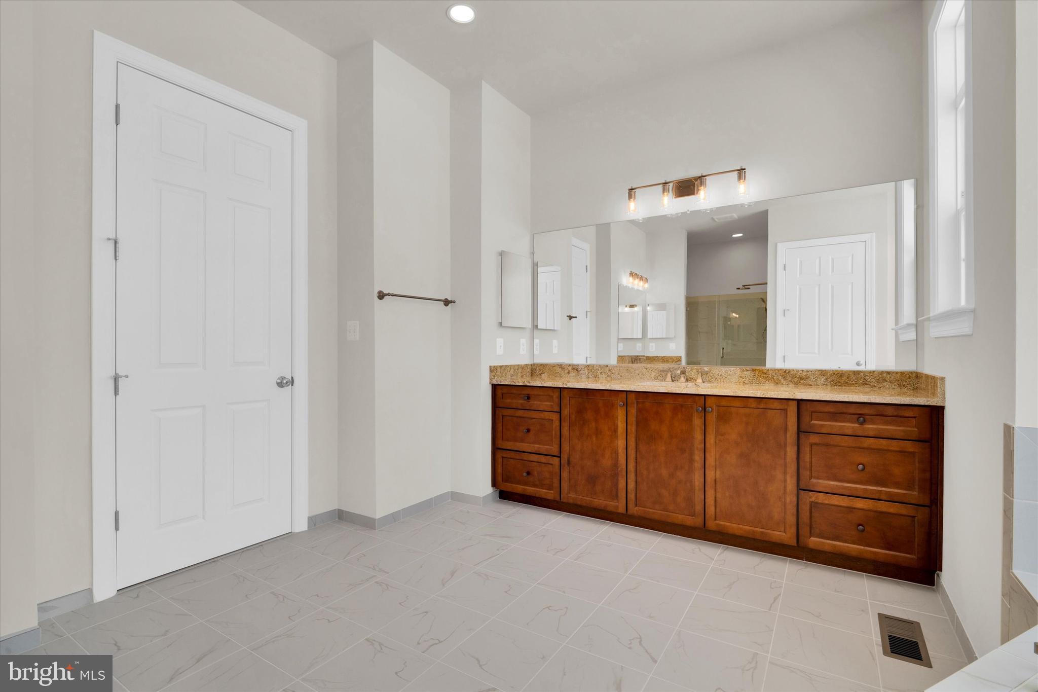 FAIRFAX MANOR - Residential